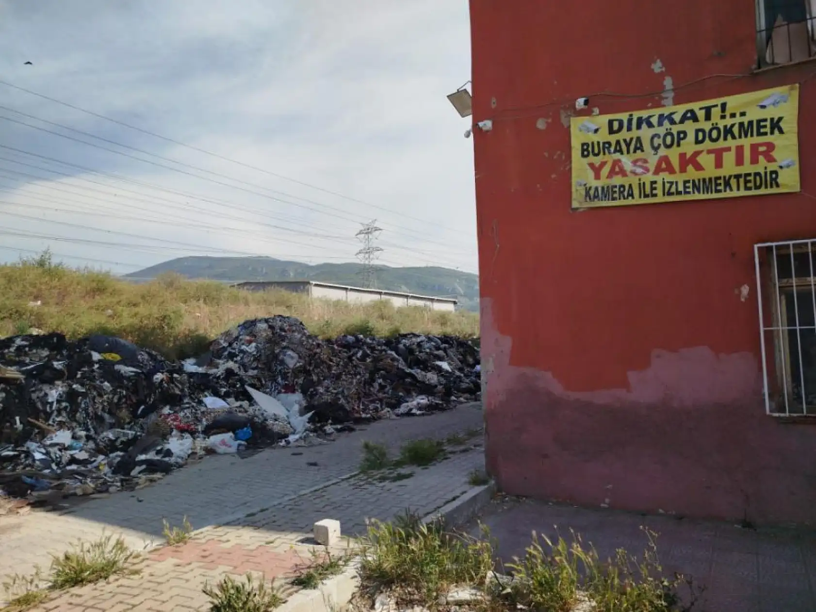Hindistan değil, İzmir! Çöp dağları arasında üretim yapılıyor!
