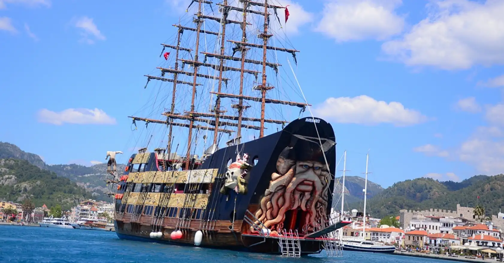 Denize açılmadan dönmeyin! Marmaris'in 2025'te en çok beğenilen tekne turları