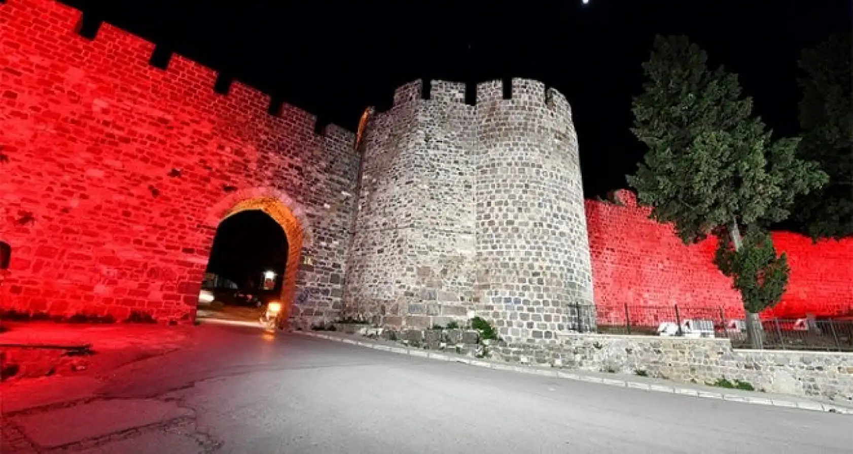 İzmir'in kalbinde tarihe yolculuk: Agora ve Kadifekale yeniden keşfediliyor