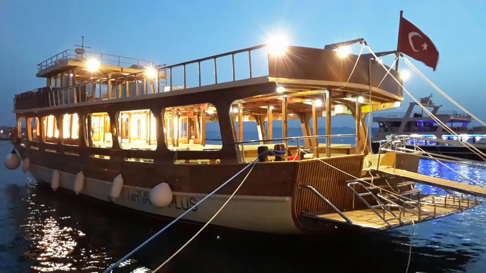 Çeşme'de mavi yolculuğun en güzel rotası