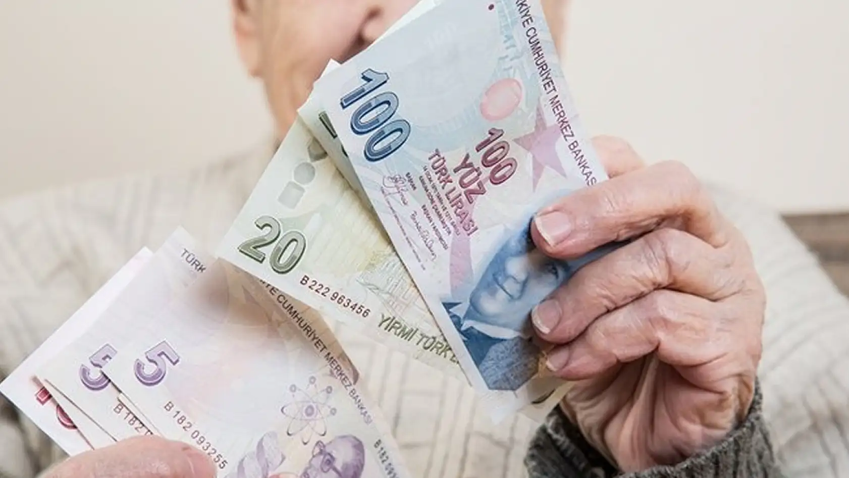Emekli ve memurların maaş zammı için kritik tarih yaklaşıyor: İşte beklenen zam oranı
