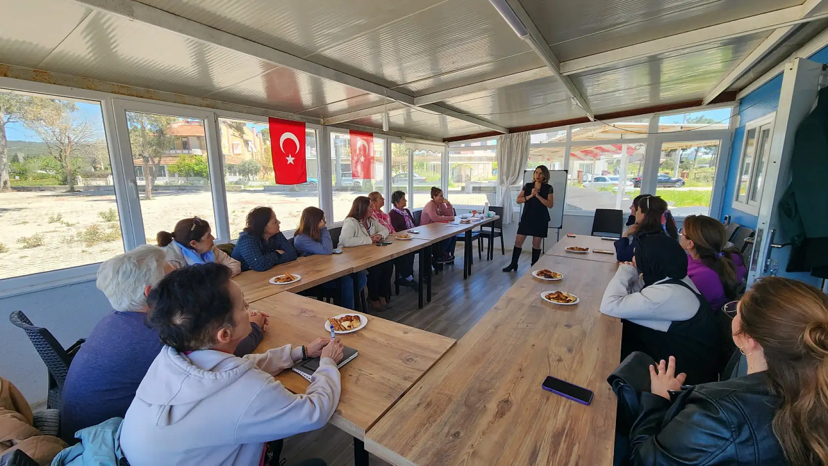 Urla Belediyesi gönüllülerle el ele verdi