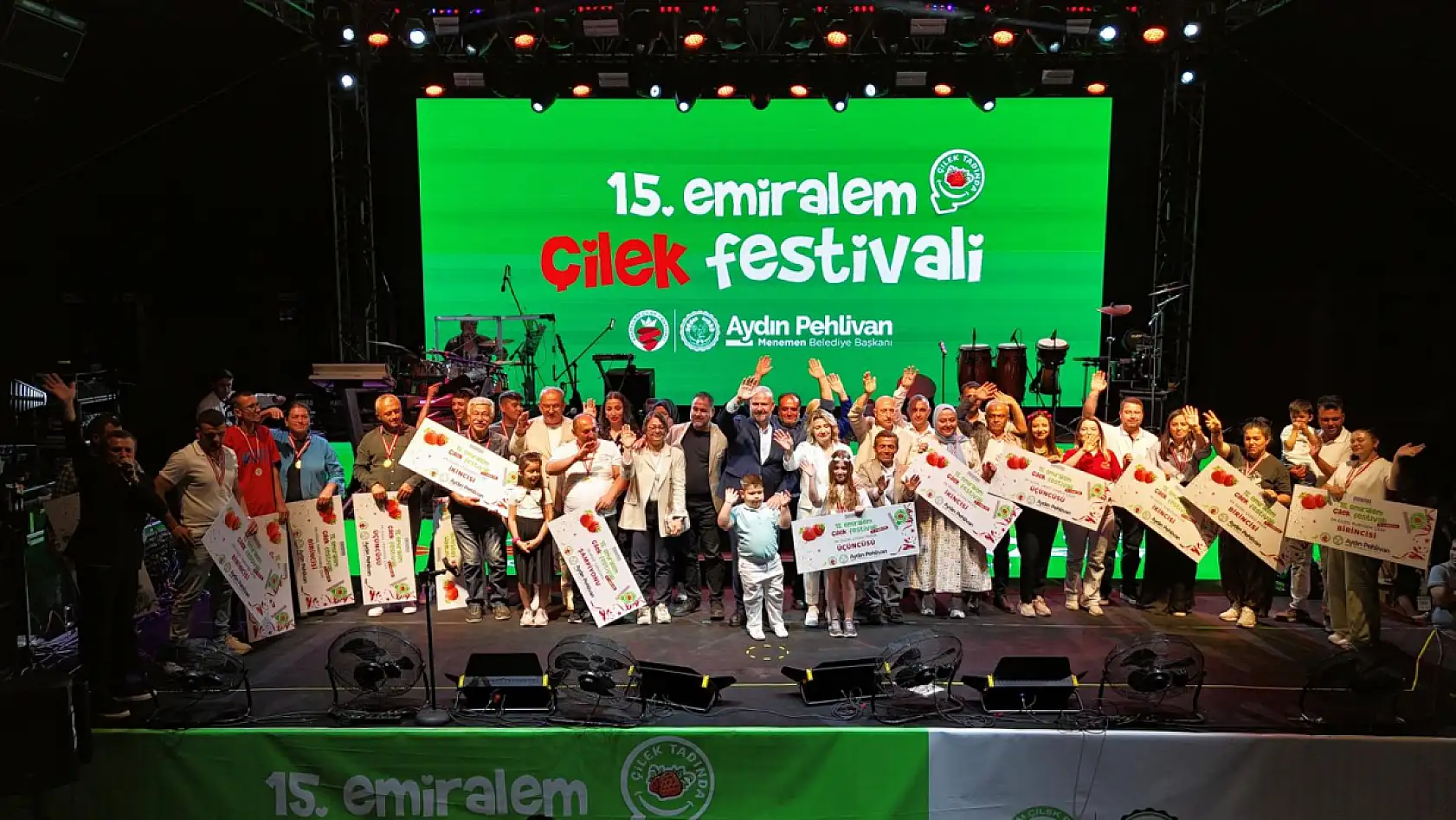 Emiralem'de yer kalmadı!