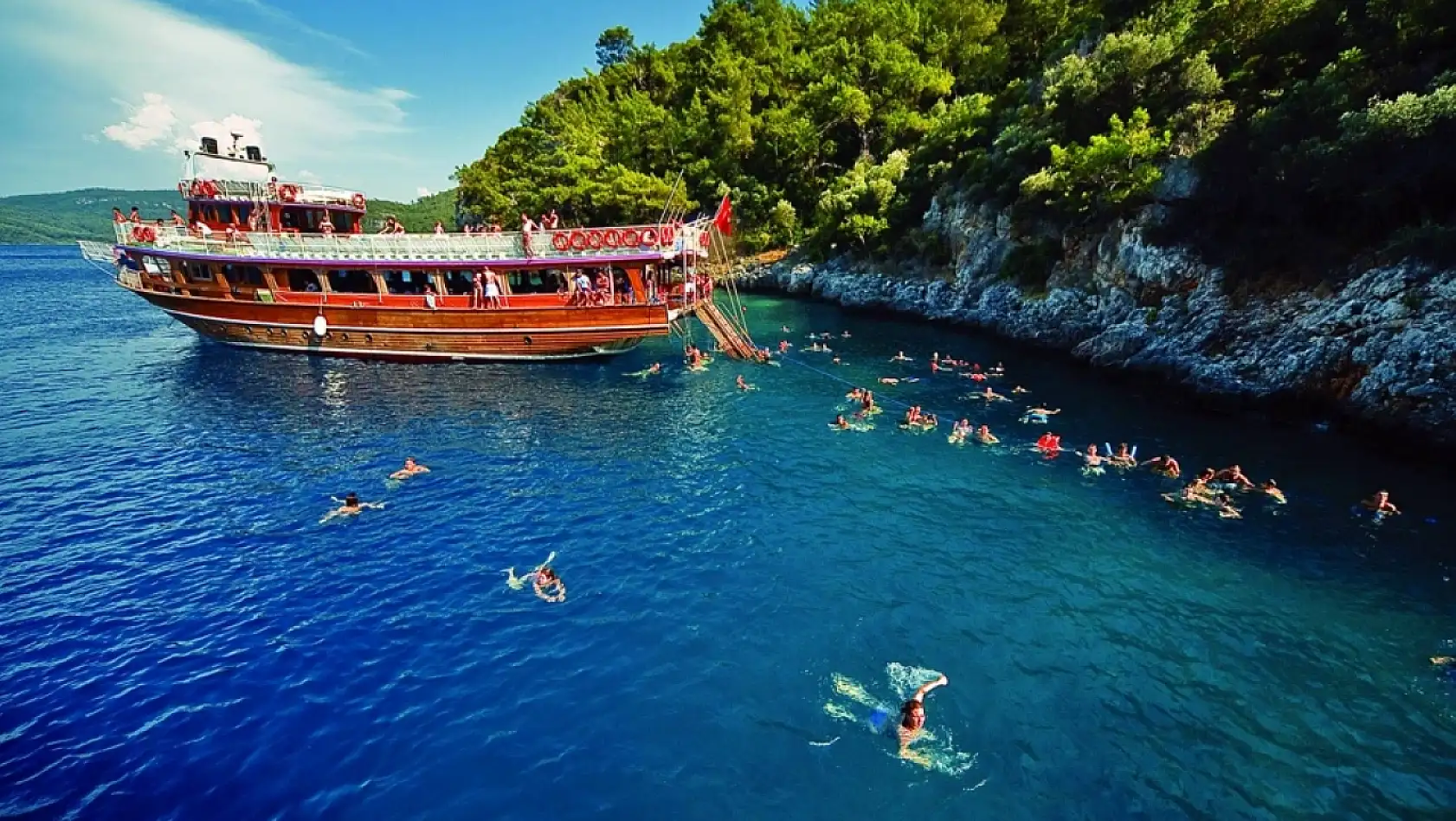 Çeşme'de mavi yolculuğun en güzel rotası