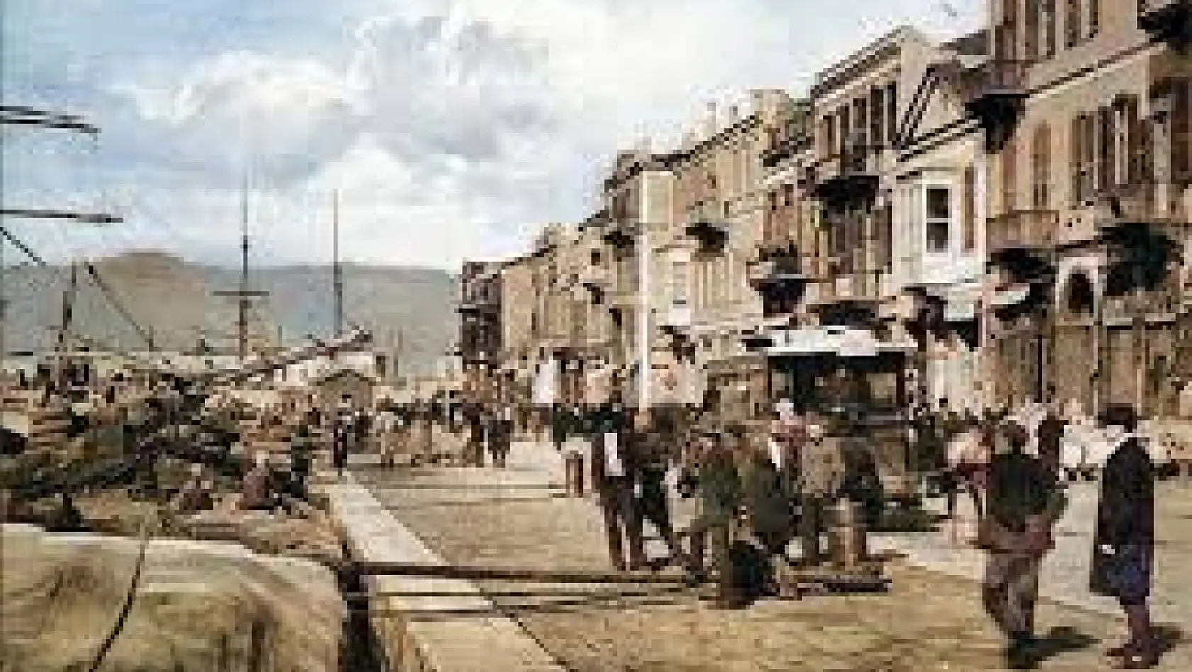 Sokaklarıyla, insanlarıyla… Eski İzmir fotoğrafları sosyal medyada gündem oldu