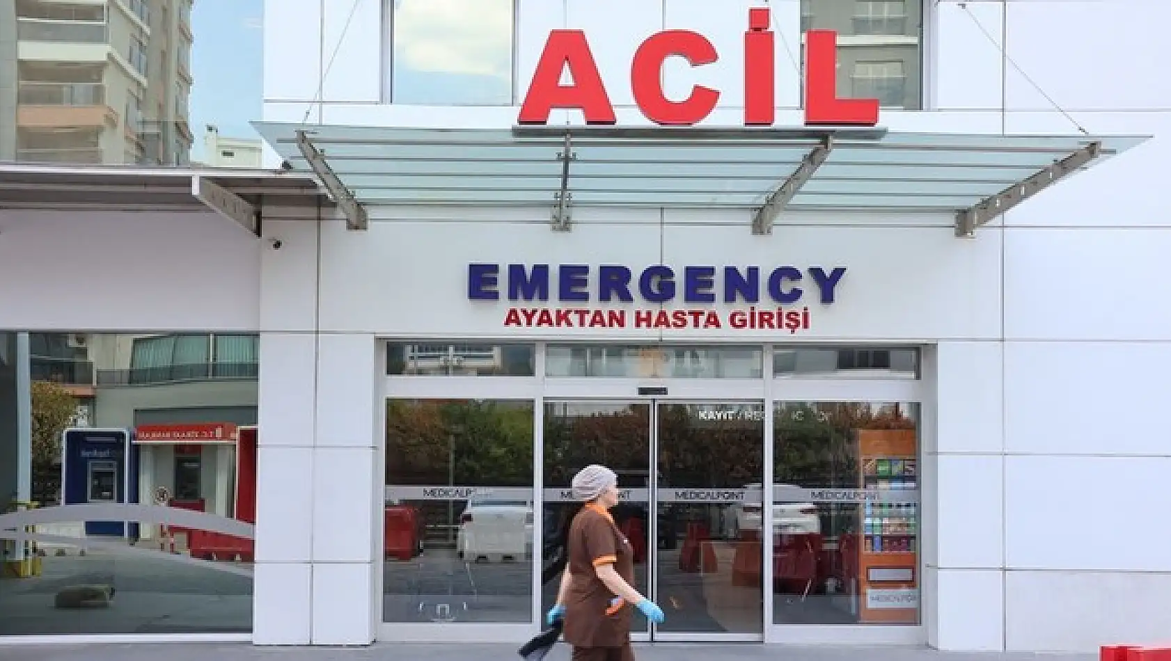 Acil servisler ishal ve kusma vakalarıyla doldu