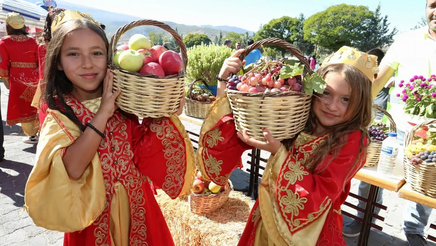 Aksaray'da 3. Bağ Bozumu ve Pekmez Festivalinde mahşeri kalabalık