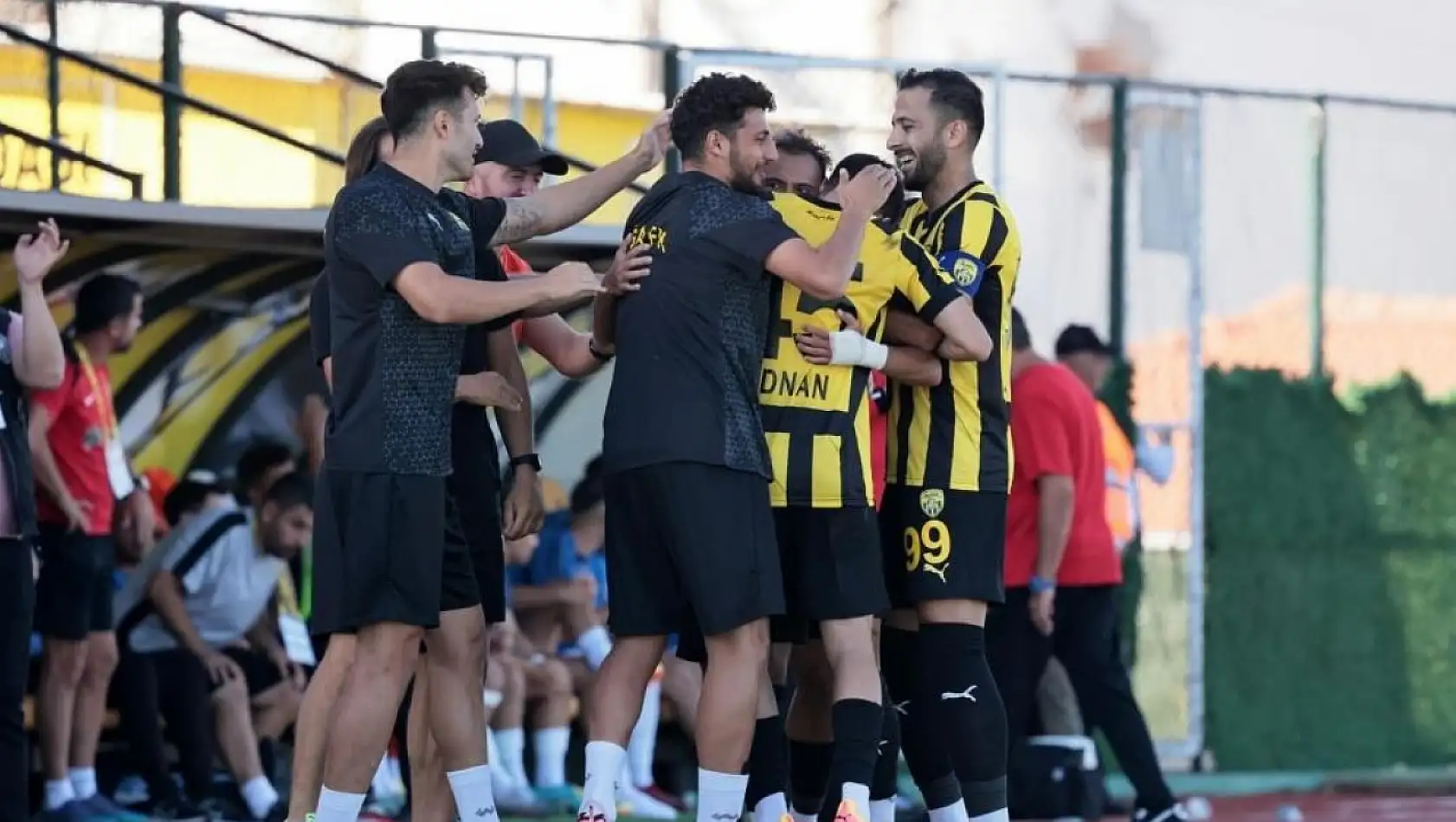 Aliağaspor FK ve Küçükçekmece Sinop Spor maç sonucu