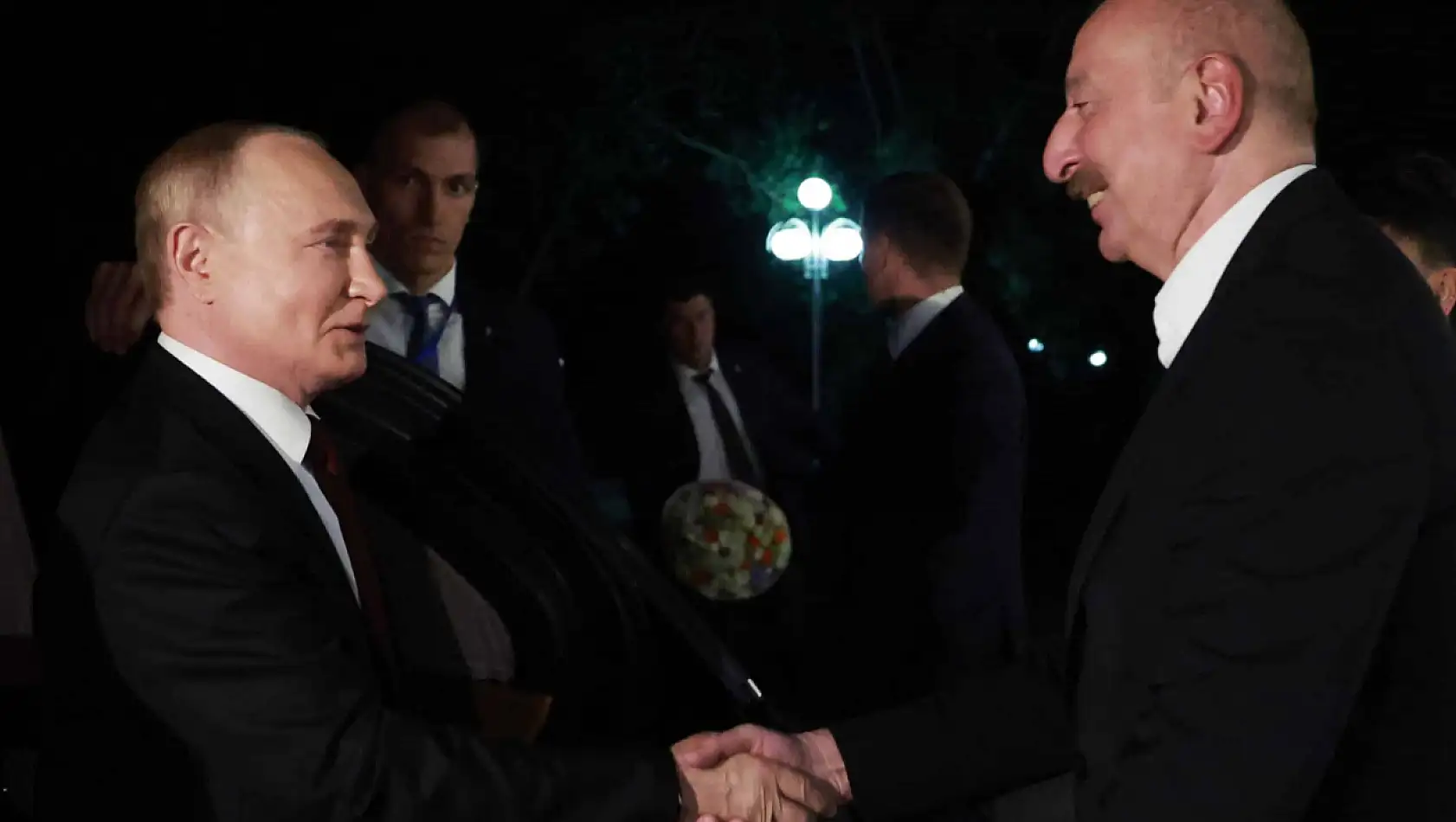 Alivey ve Putin Bakü'de görüştü