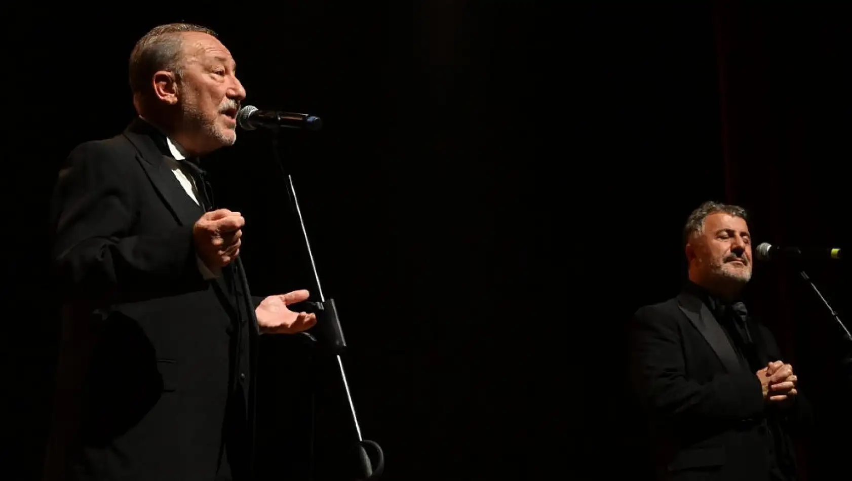 Altan Erkekli ve Veysel Diker izleyicileri büyüledi