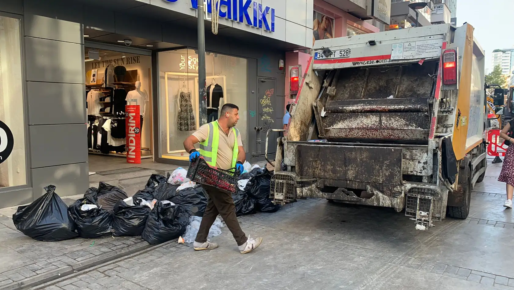 Anlaşma sağlandı: Alsancak'ta çöp krizi çözüldü!