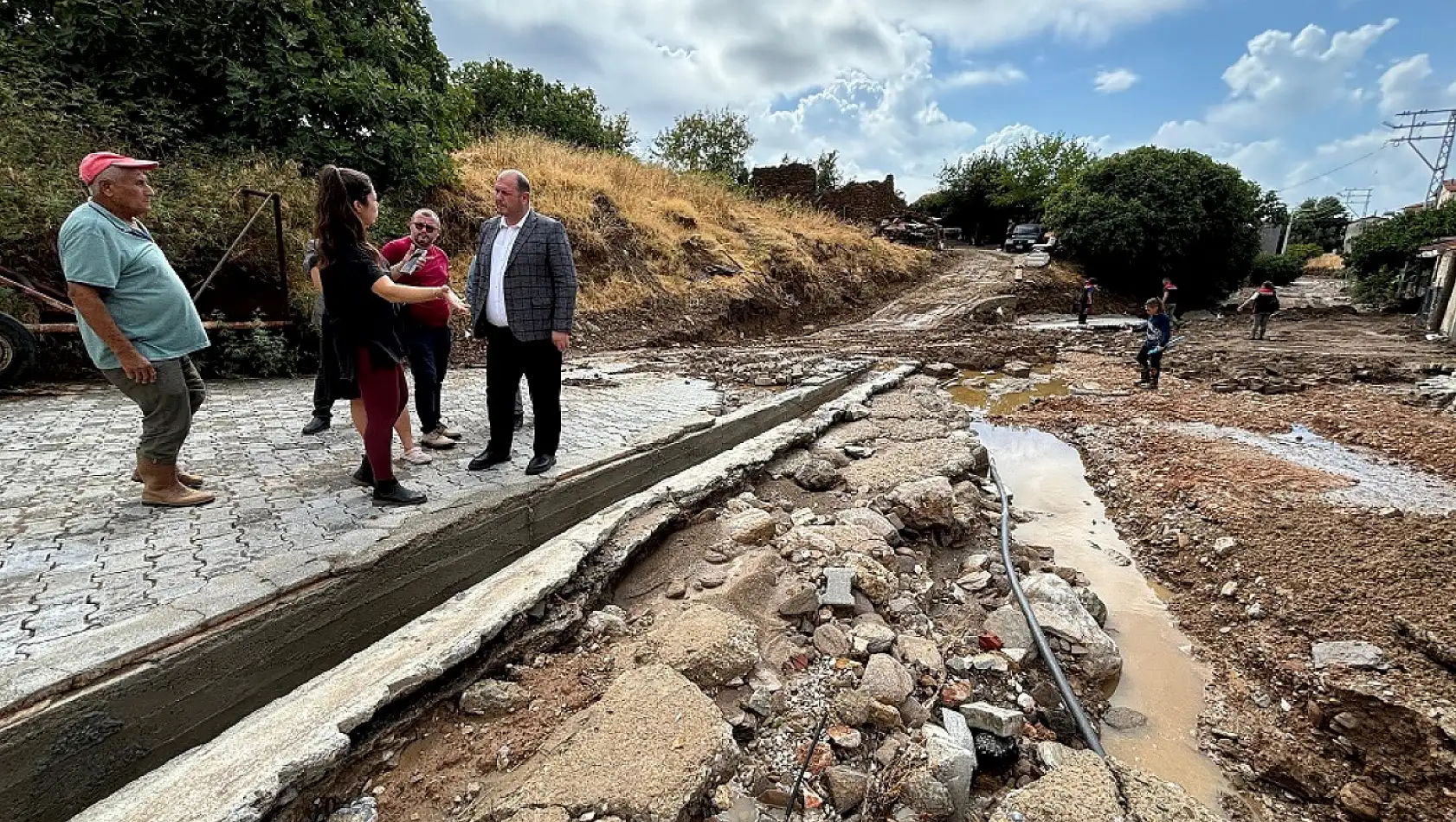 Başkan Çiçek sel bölgesinde incelemelerde bulundu