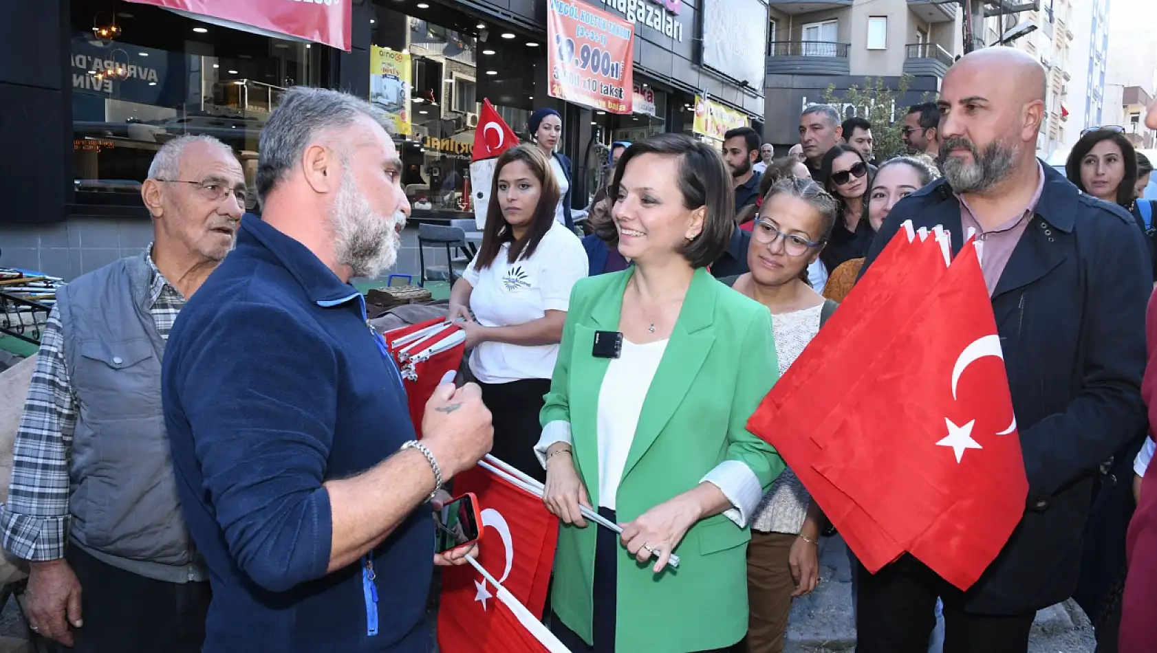 Başkan Helil Kınay'dan 29 Ekim talebi: Karabağlar'ı bayraklarla süsleyelim!