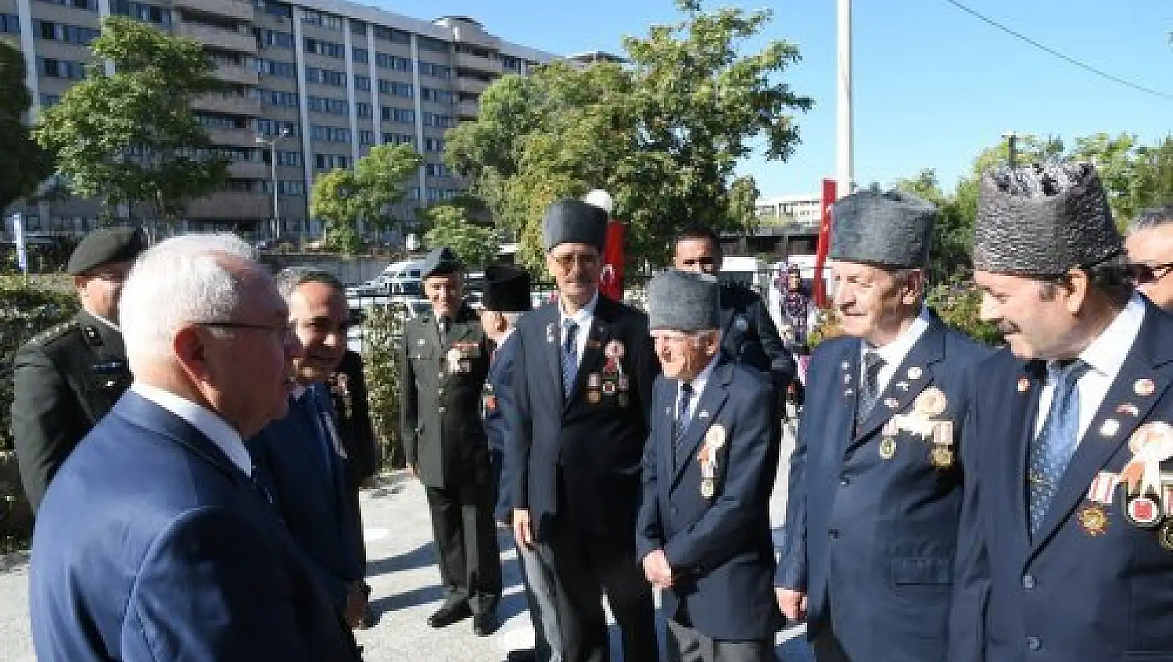 Başkan Selvitopu Gaziler Günü’nü kutladı