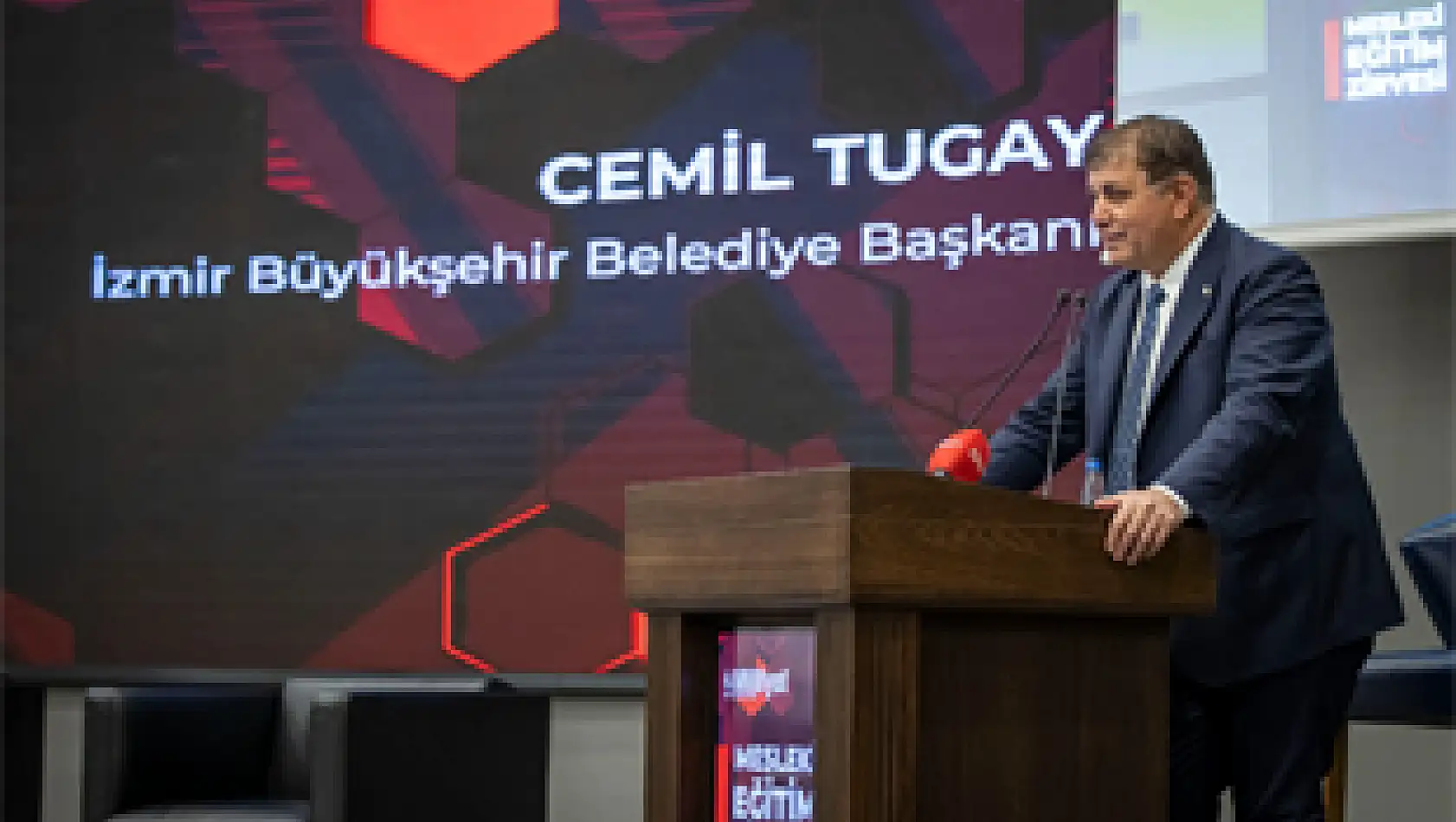 Başkan Tugay Mesleki Eğitim Zirvesi’ne katıldı