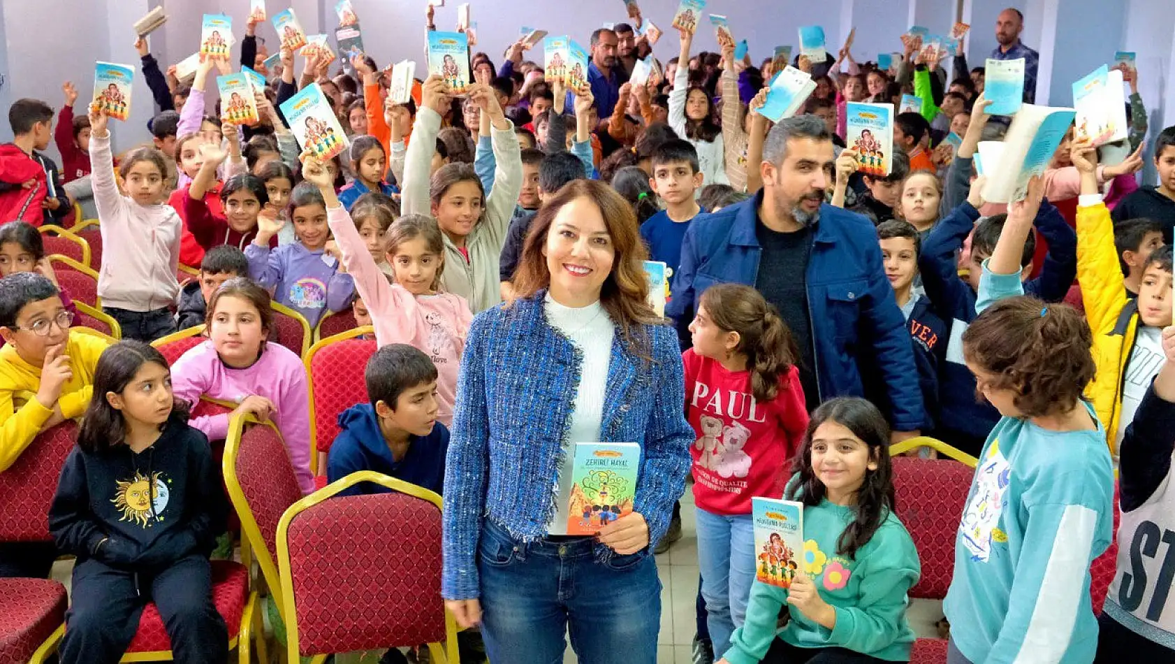 Batmanlı öğrencilerden yazar Gülşah Elikbank'a ilginç teklif 