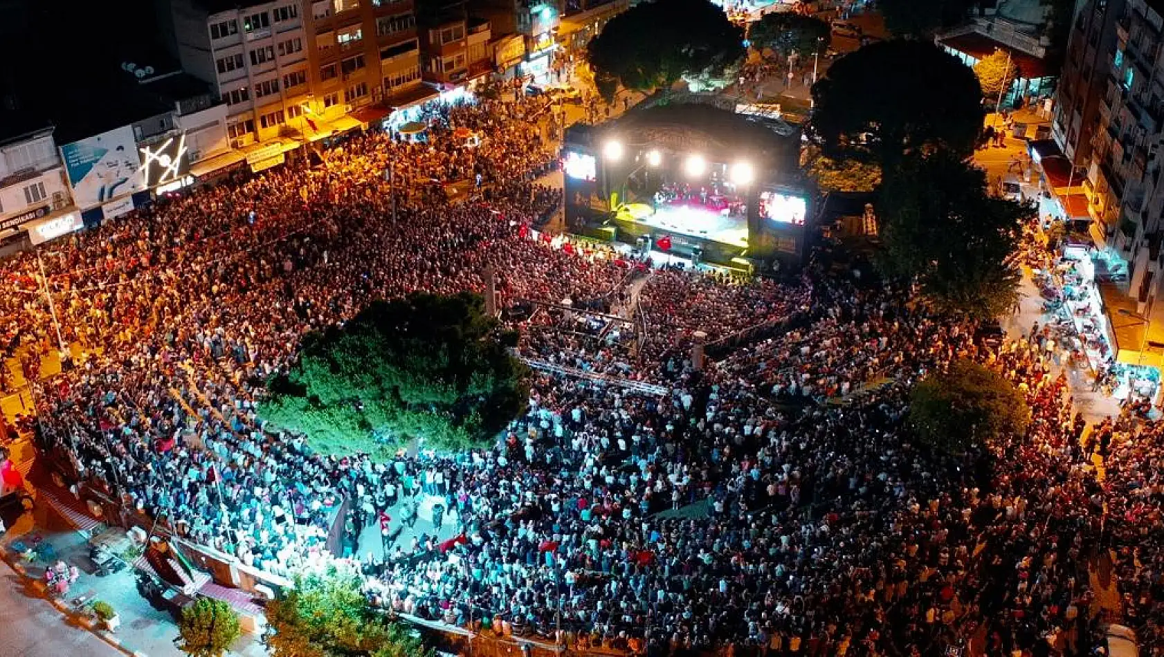 Bergama final konserini 18 bin kişi izledi