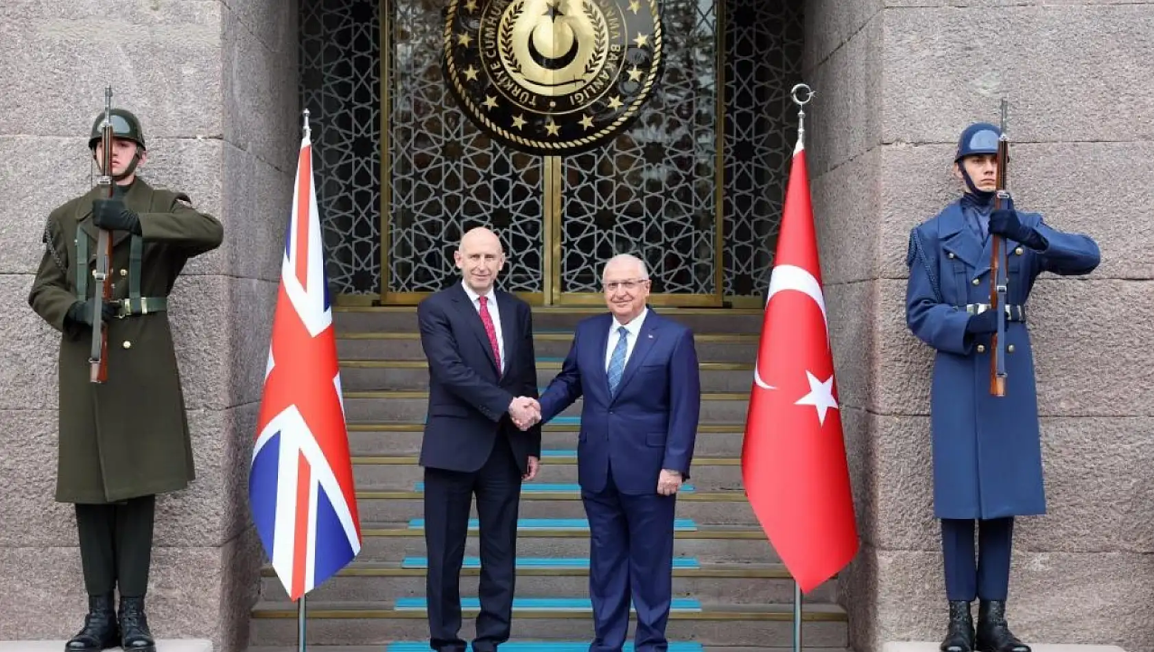 Birleşik Krallık Savunma Bakanı Healey'den TUSAŞ tesislerine ziyaret 