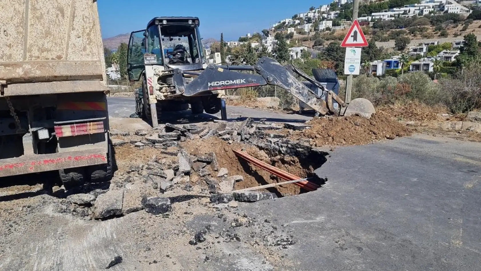 Bodrum'da su taşkını: Yollar kapatıldı