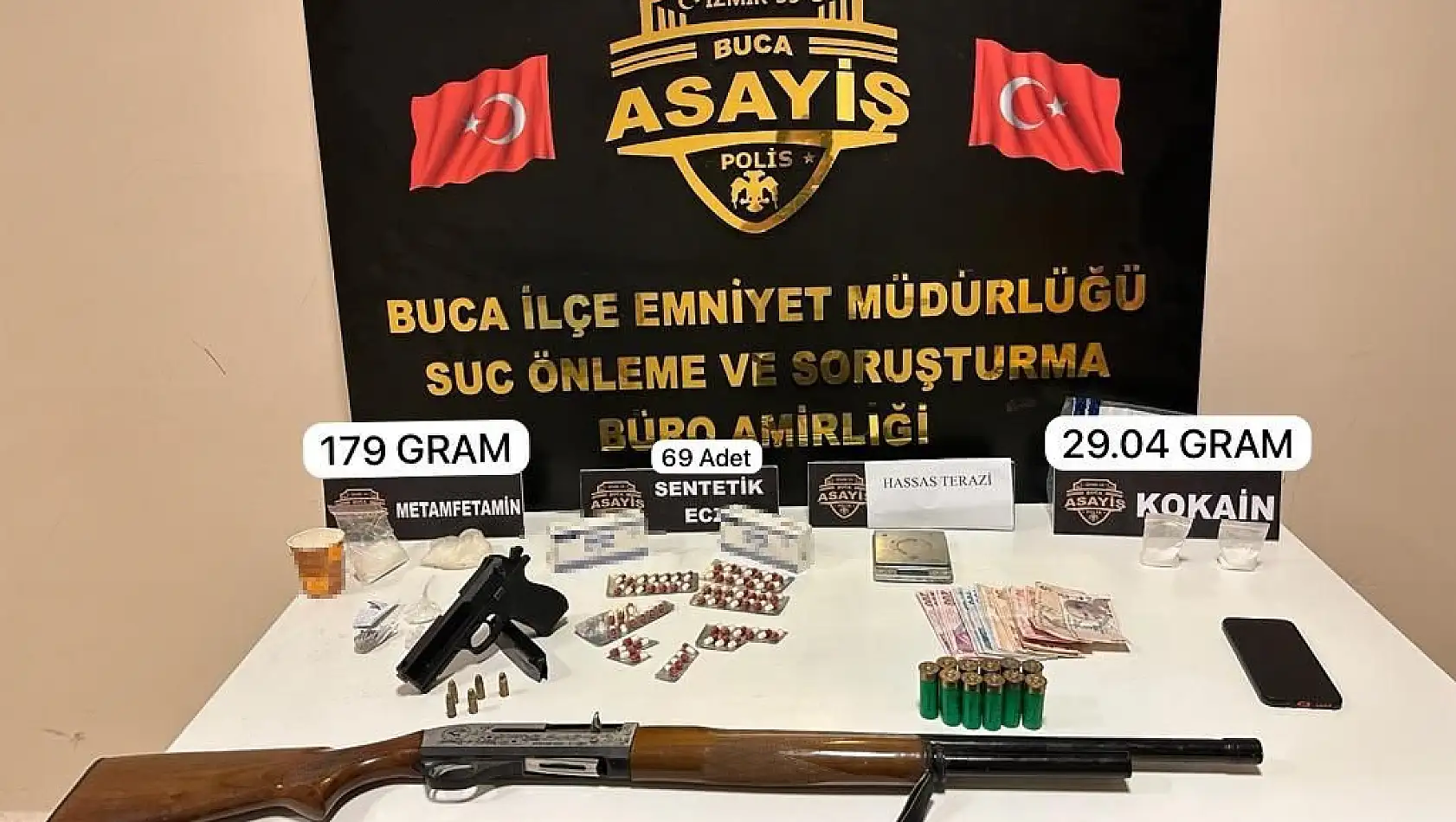 Buca’da uyuşturucu evine polis baskını: 2 gözaltı