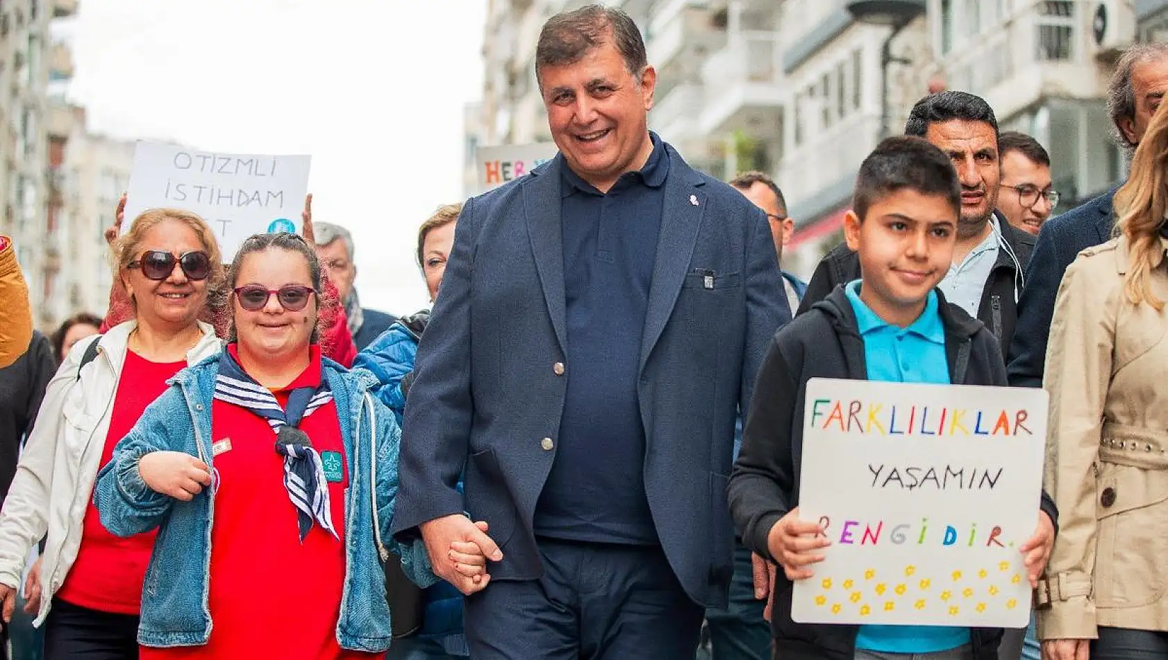 Cemil Tugay İzmir Otizm Yürüyüşüne katıldı