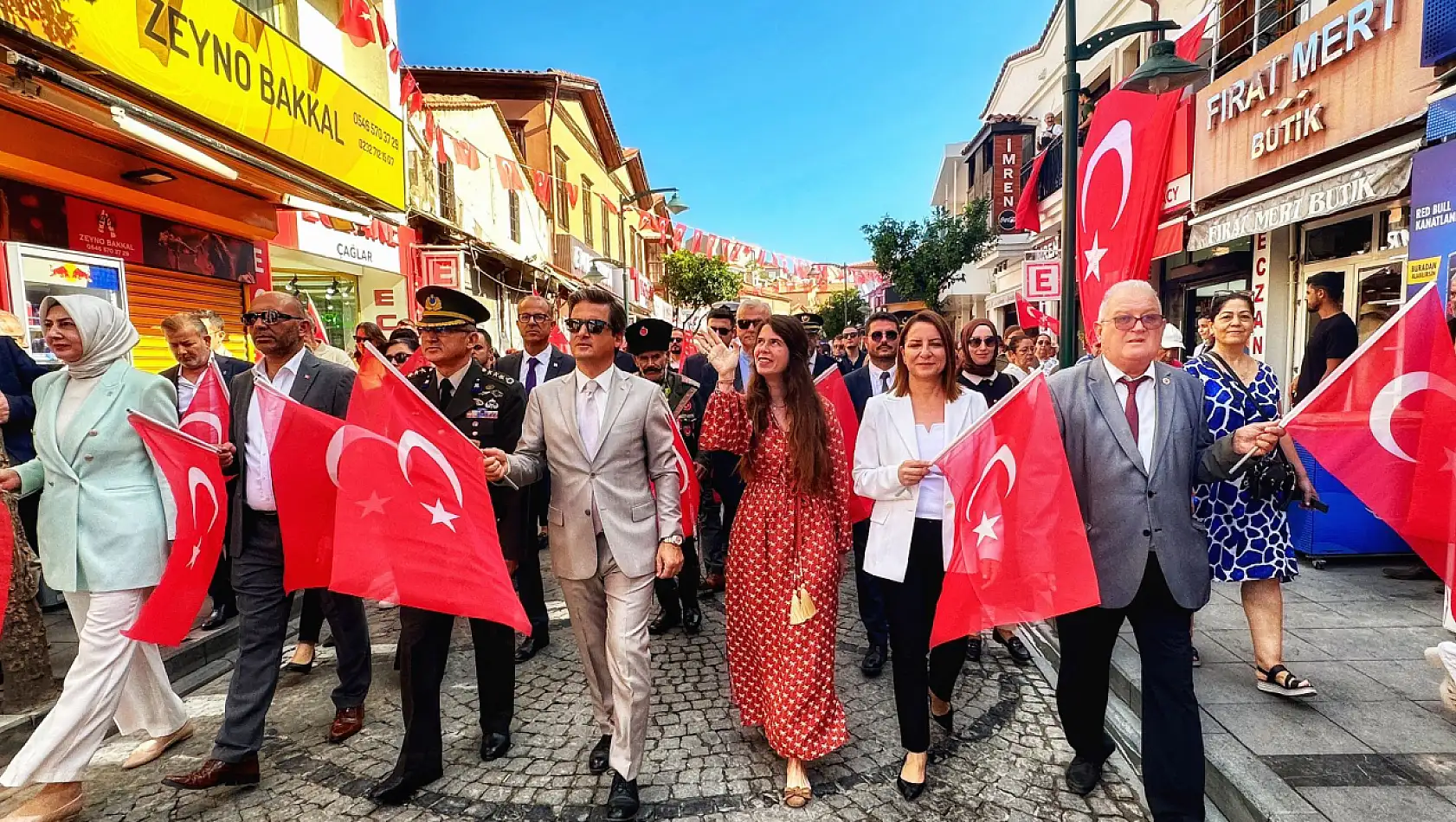 Çeşme'nin Kurtuluşu'nun 102. yılı coşkuyla kutlandı