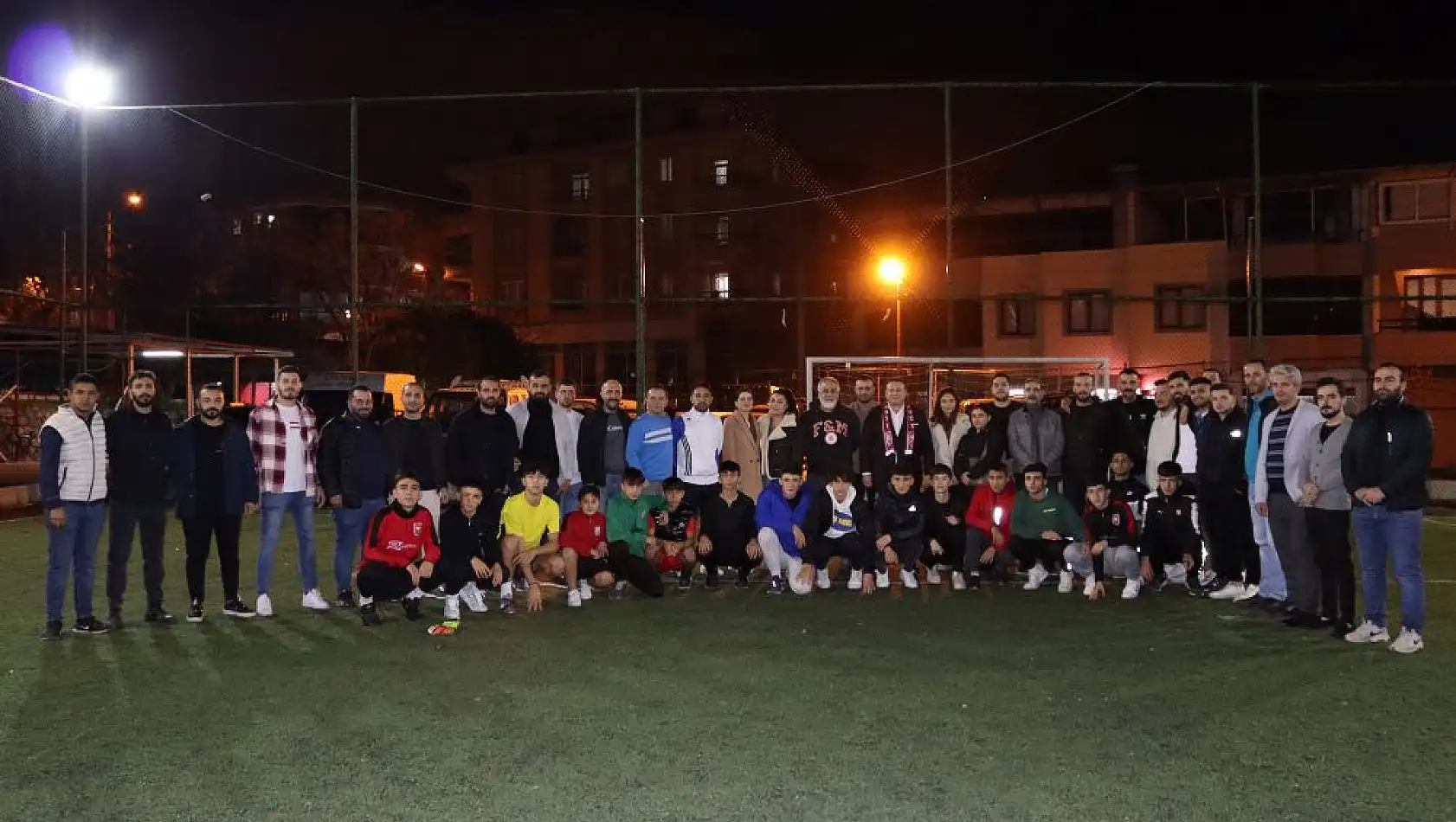 CHP Buca Belediye Başkan Aday Adayı Serkan Kalmaz’dan İşçievleri Spor’a ziyaret