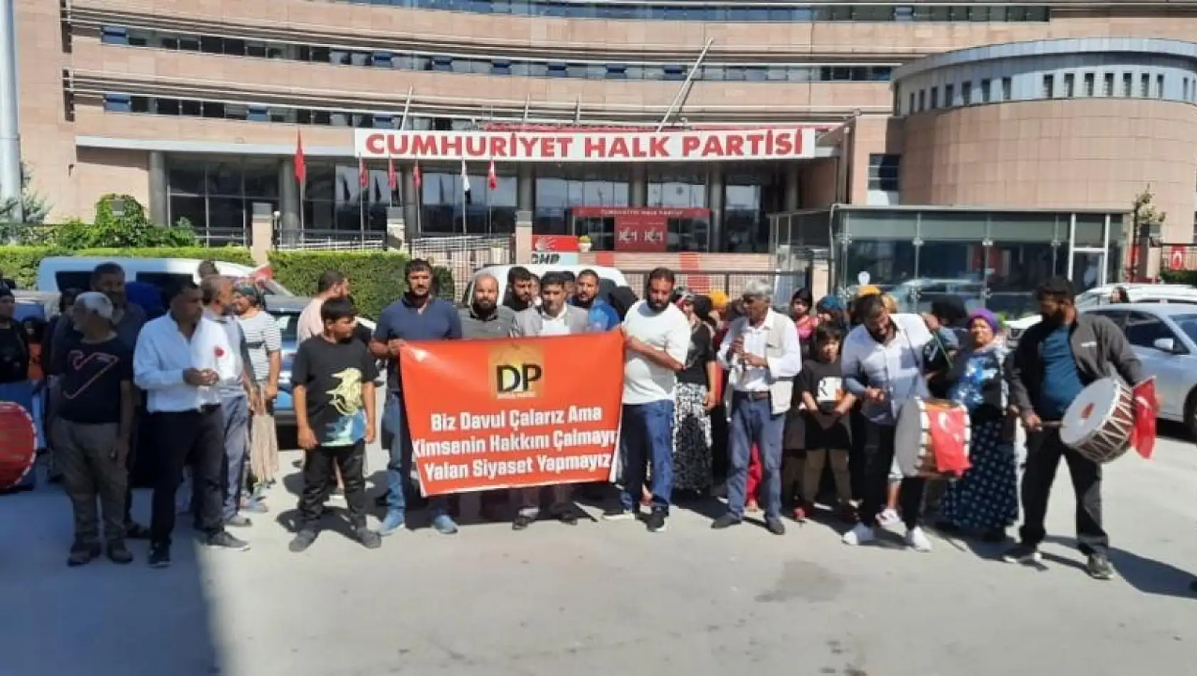 CHP Genel Merkezi önünde protesto 