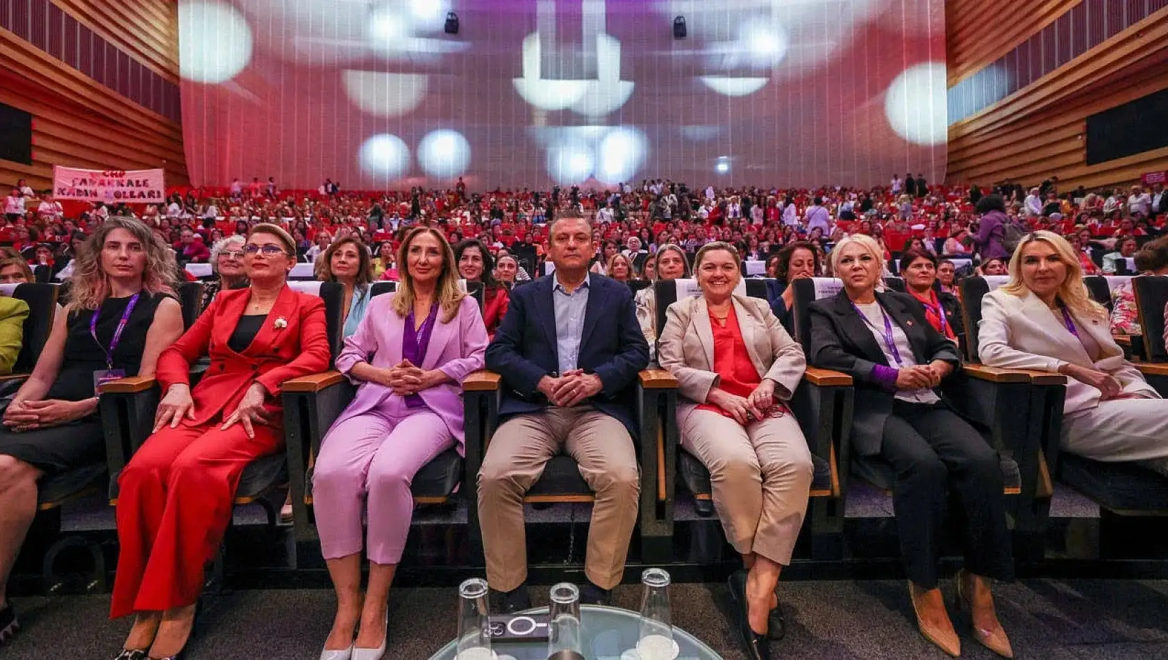 CHP Kadın Kolları Kurultayı: İki Adayın Yönetim Listesi Açıklandı