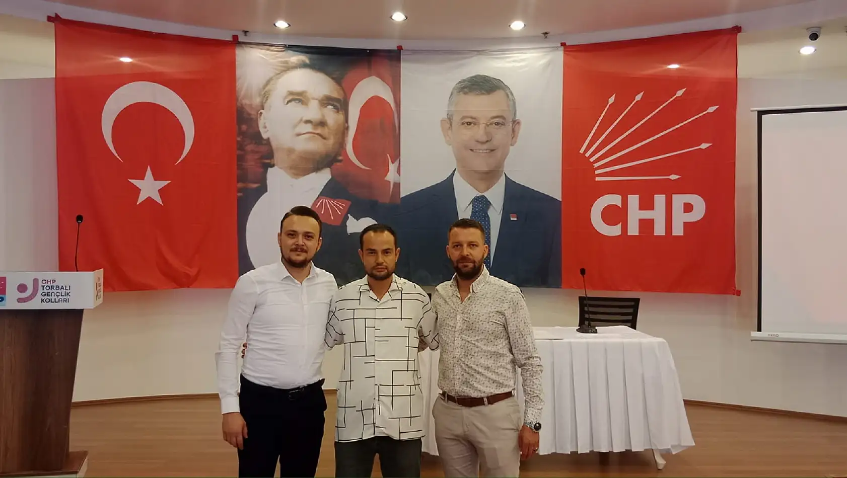 CHP Torbalı gençlik kollarında bayrak değişimi