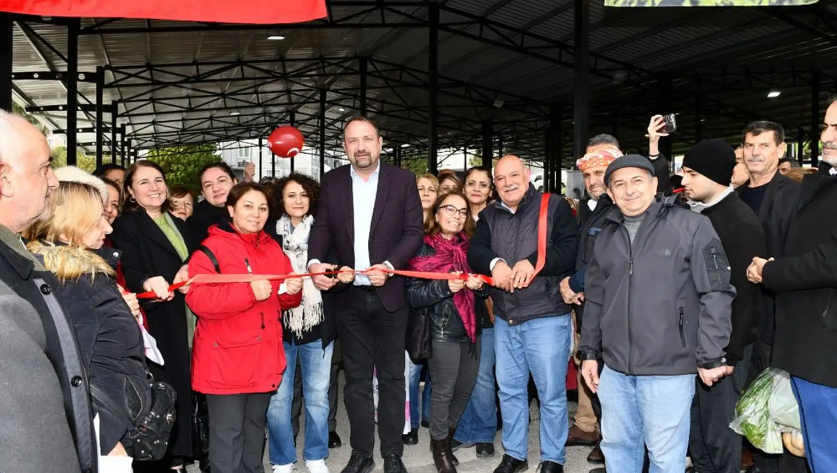 Çiğli Belediye Başkanı Gümrükçü: Tüm pazar yerlerinin üzeri kapatılacak