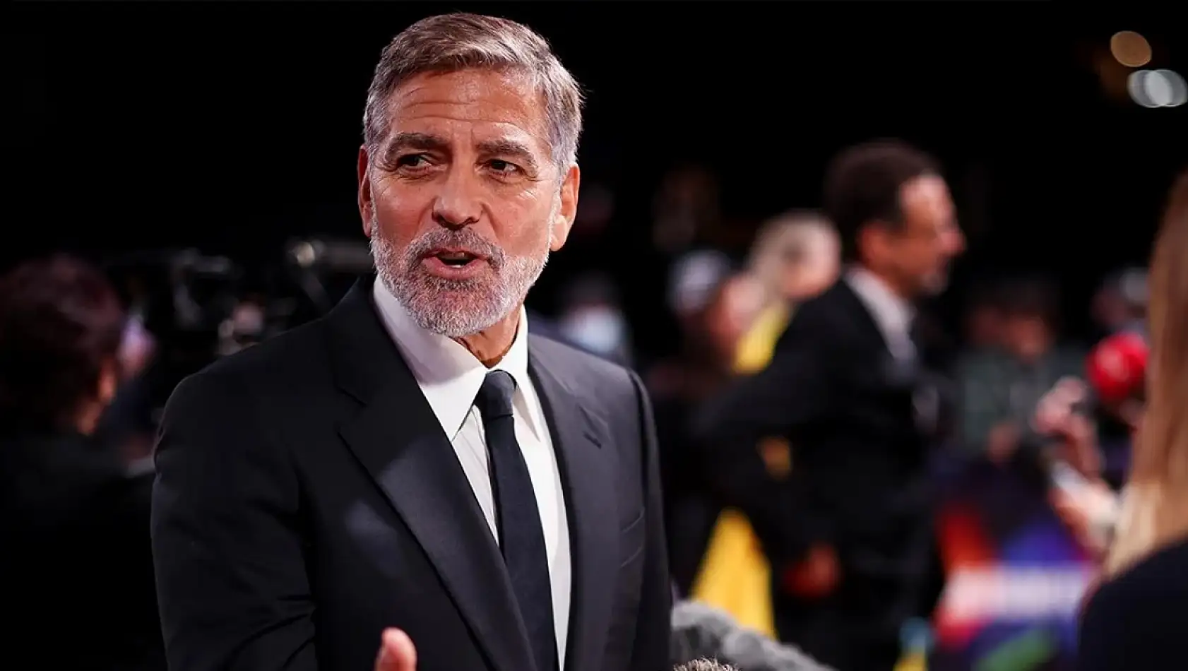 Clooney kendini açık artırmaya çıkardı