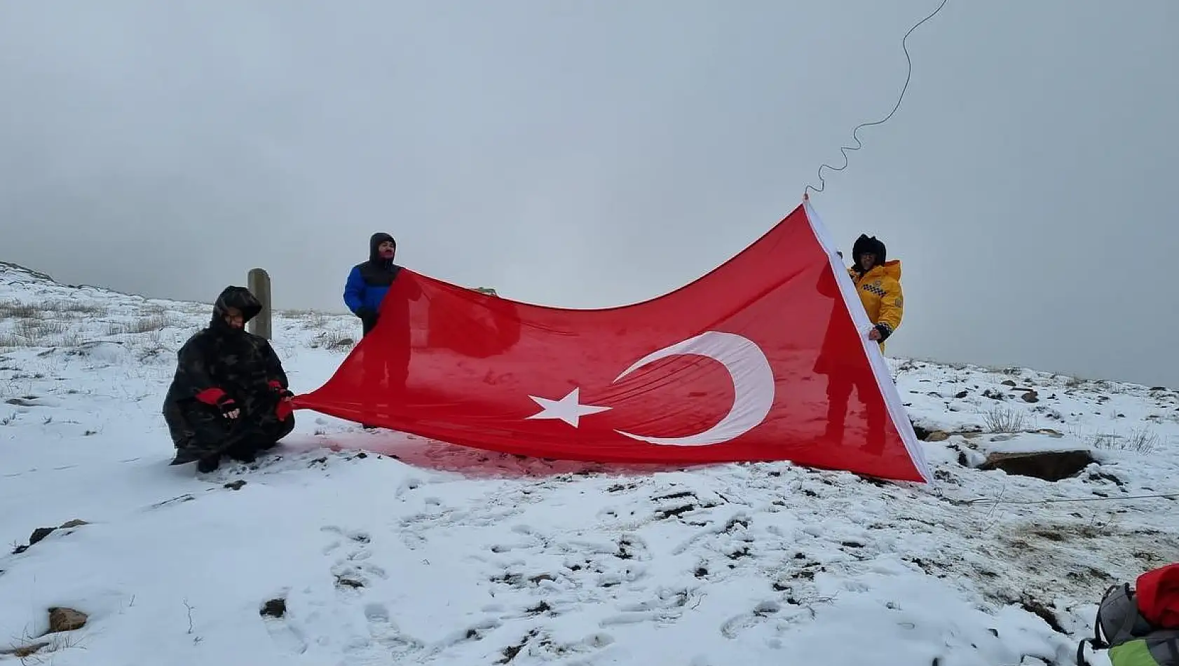 Dağcılardan örnek davranış!