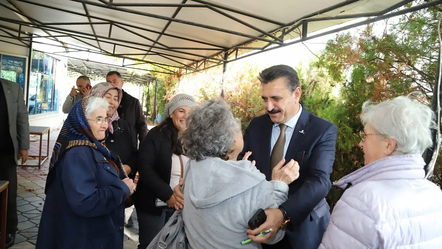 Dikili Belediye Başkanı Kırgöz, mahalle sakinleriyle buluştu!