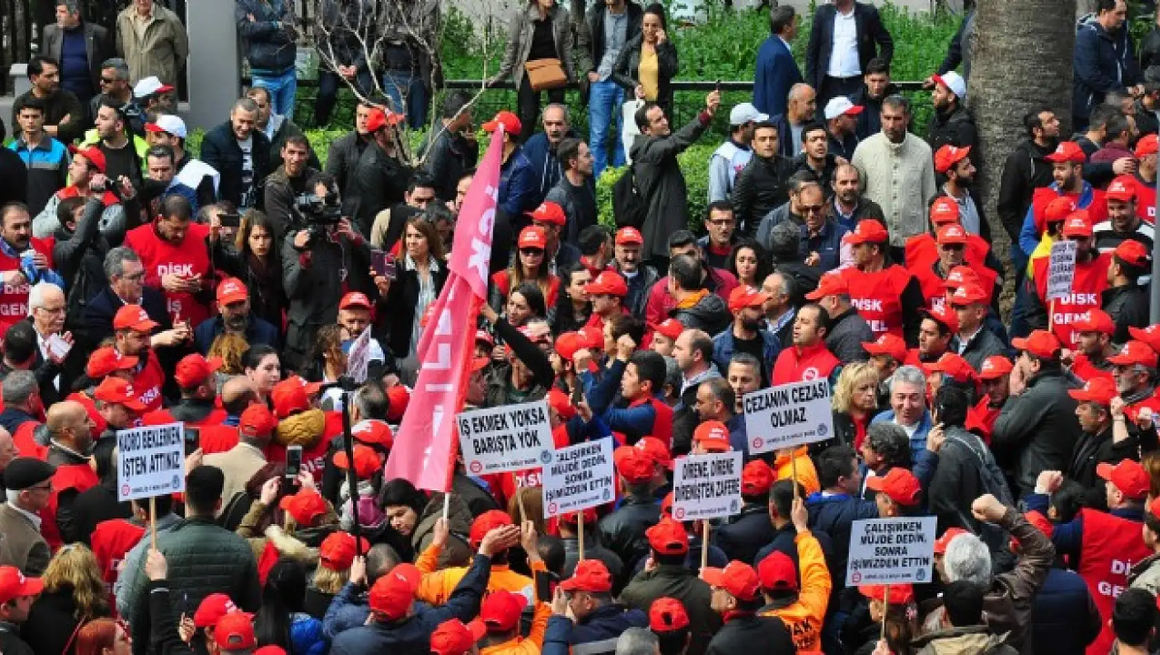 DİSK'ten büyük İzmir işçi buluşması: Artık yeter!