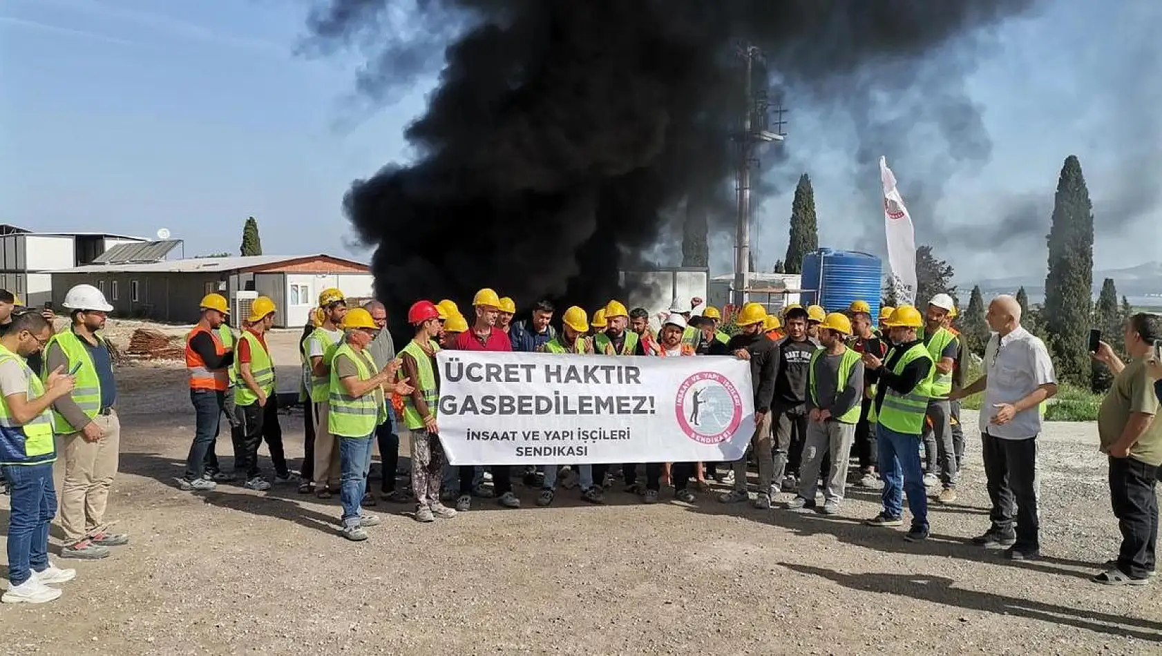 Dokuz Eylül Üniversitesi Hastanesi’nde şantiye işçileri grevde!