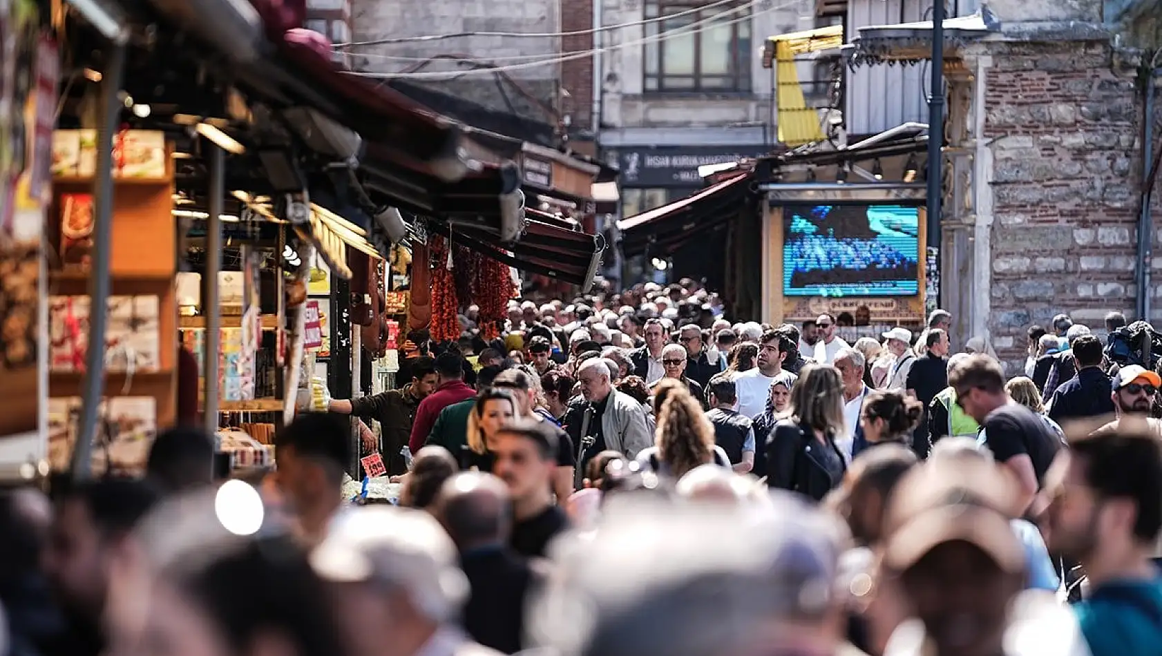 Eminönü’nde bayram alışverişi yoğunluğu yaşandı