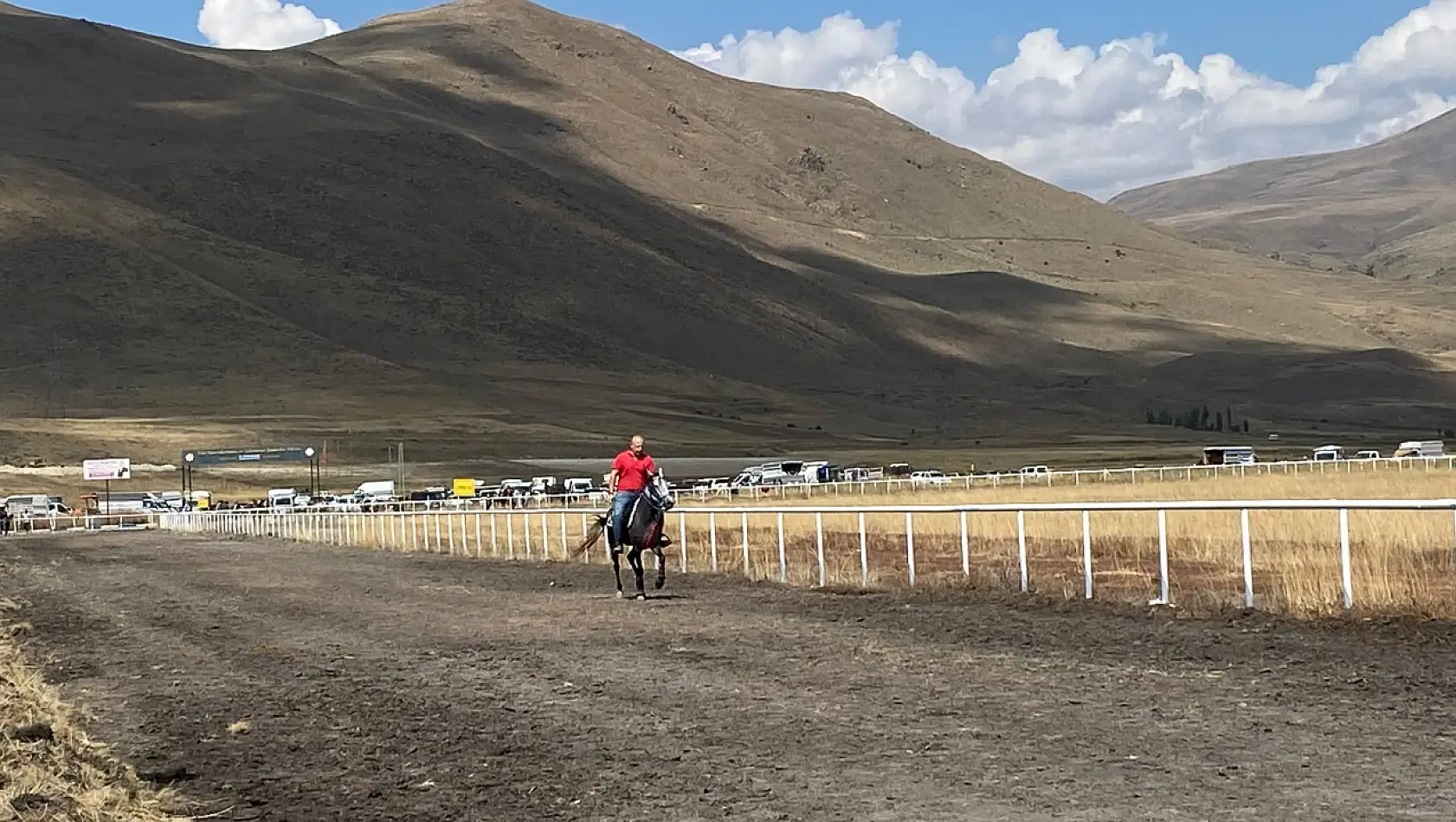 Erzurum'da geleneksel 'Rahvan Binicilik' heyecanı