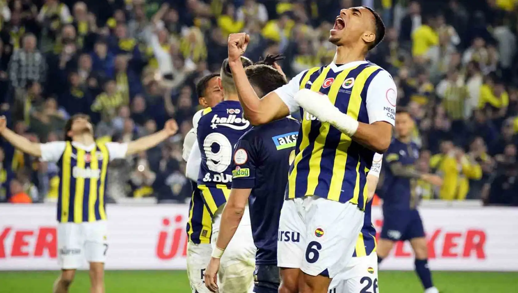 Fenerbaçe'de Alexander Djiku gelişmesi