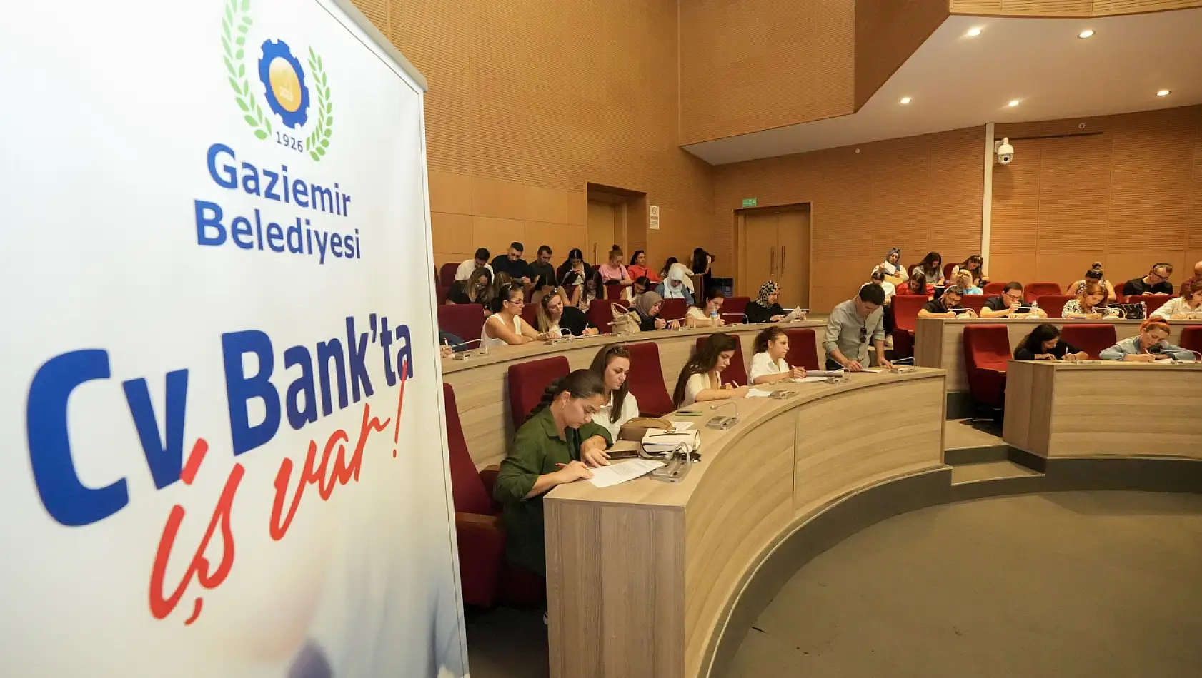 Gaziemir Belediyesi 'CV Bank' birimiyle iş imkanı sağlamaya devam ediyor 