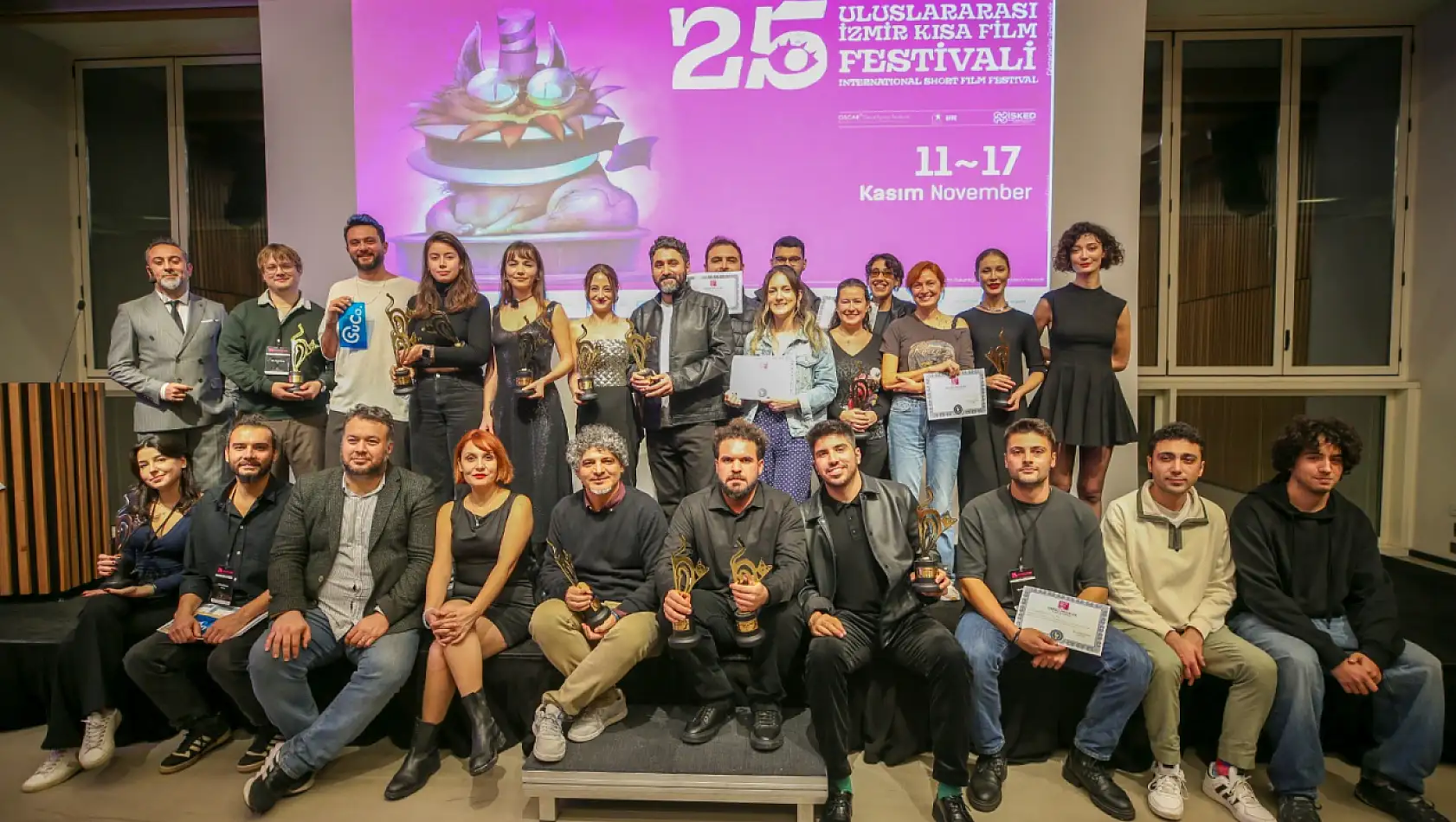 Genç sinemacılar İzmir'de buluştu: İzmir Kısa Film Festivali Ödülleri sahiplerini buldu