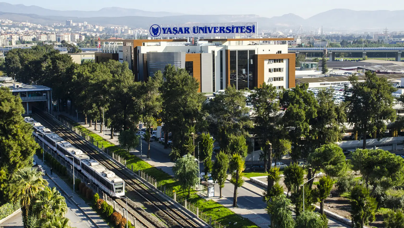 Gençler 'Yaşar Üniversitesi' dedi