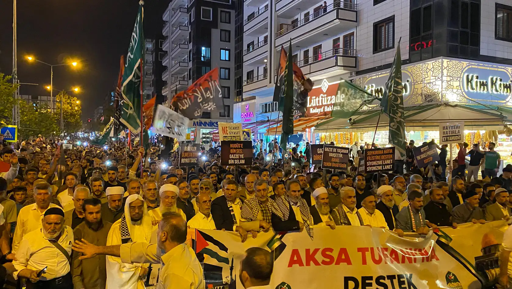 HÜDA PAR Gazze'ye destek için yürüdü