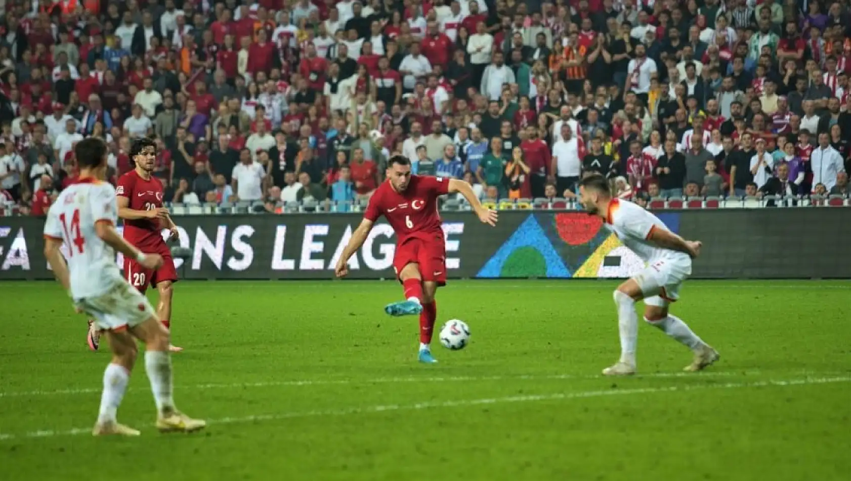 İlk yarı sona erdi: Türkiye 0-0 Karadağ