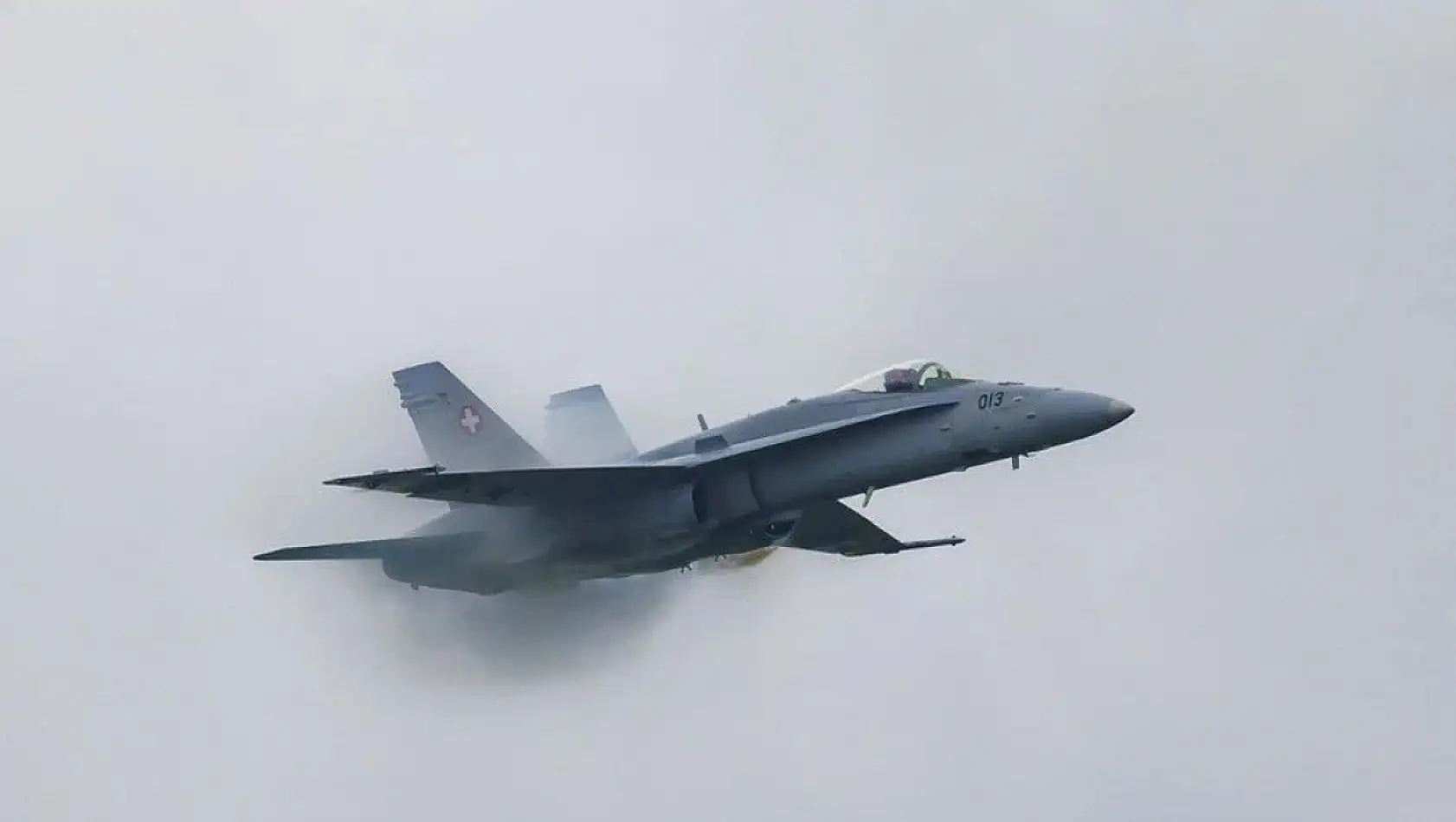 İspanya'da F-18 savaş uçağı düştü