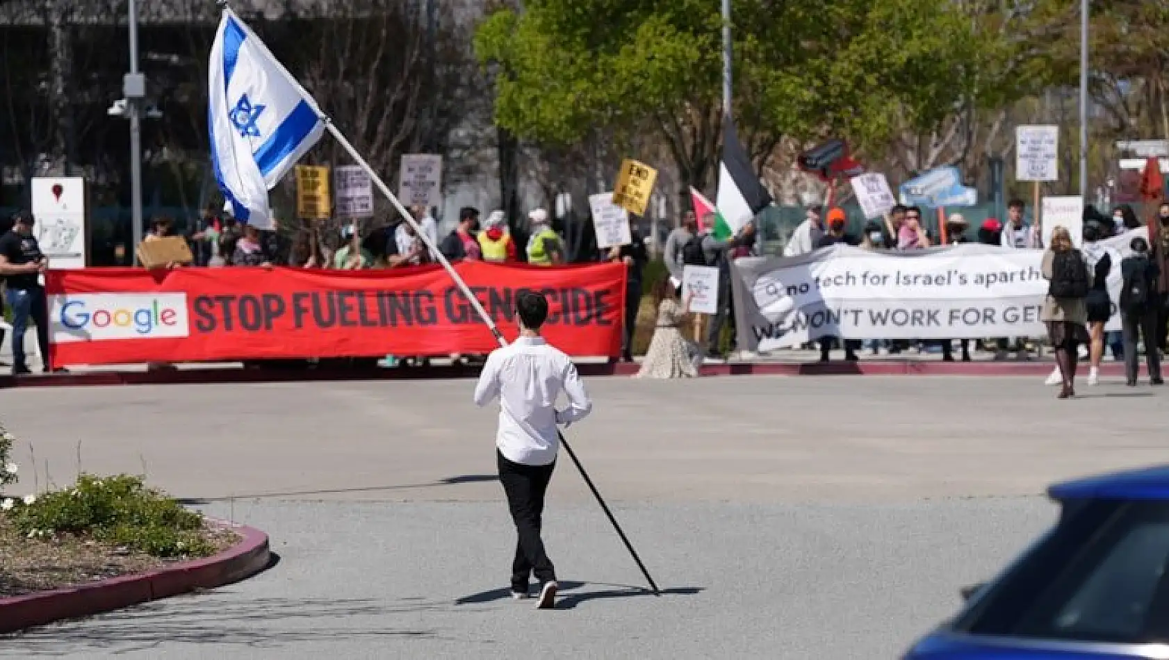 İsrail’i protesto eden Google çalışanları gözaltına alındı