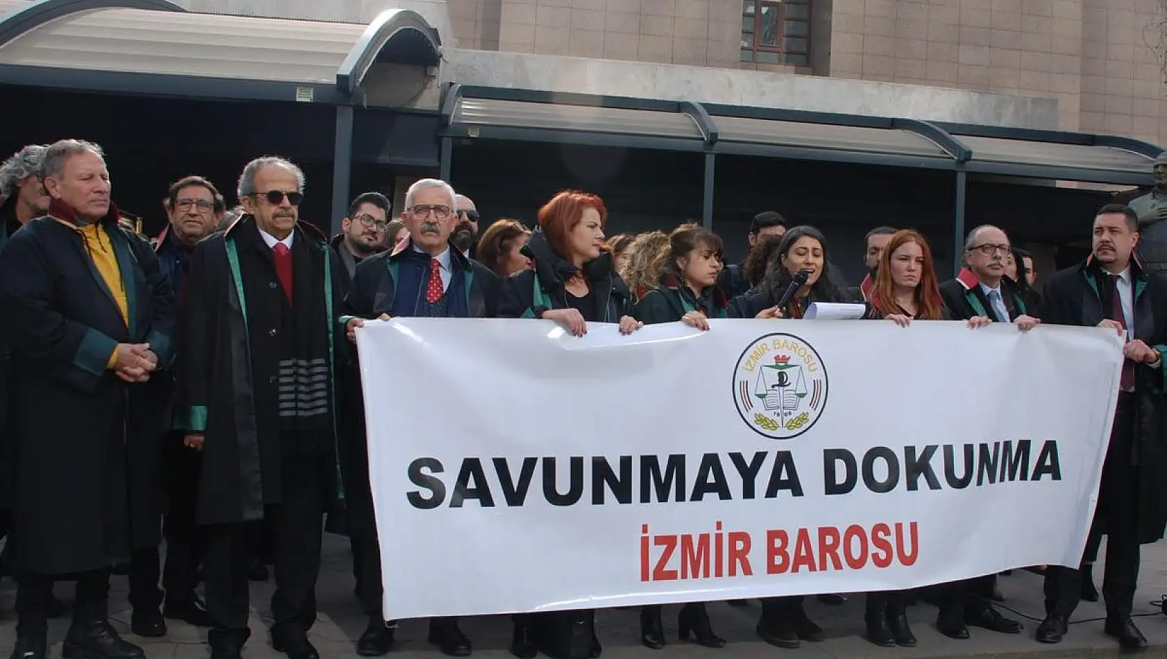 İzmir Barosu, şiddete 'dur' dedi: “Biz tehlikedeysek siz de tehlikedesiniz!”