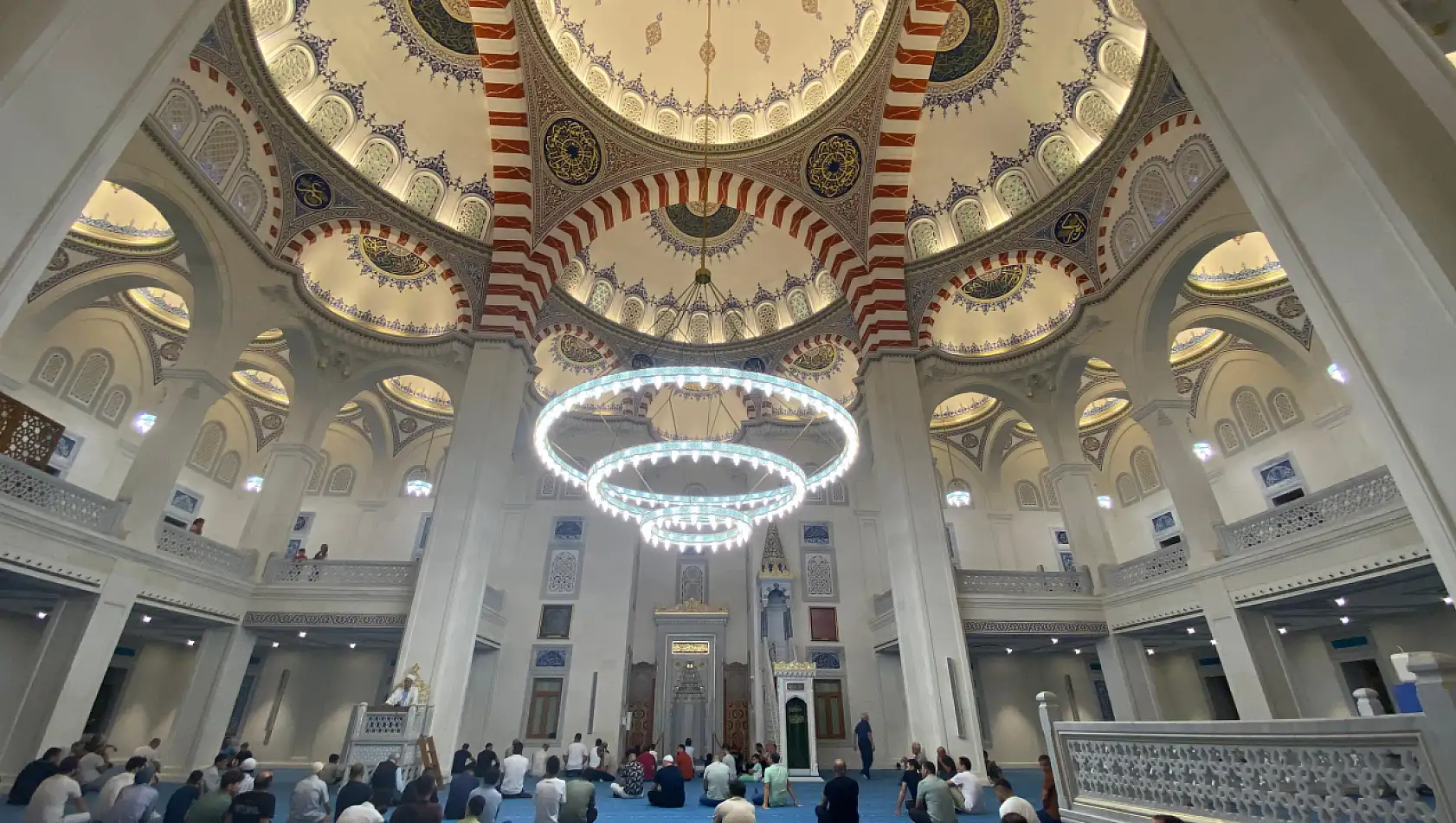 İzmir camilerinde Mevlid Kandili yoğunluğu