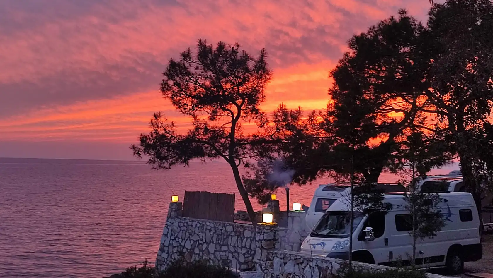 İzmir'de denizi ve ormanı bir arada sunan gizli cennet: Burayı gören tatilciler başka yere gitmek istemiyor!