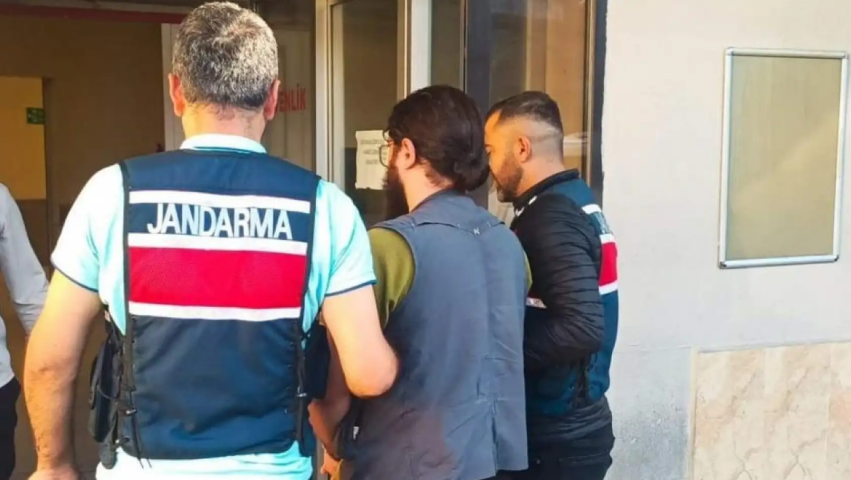 İzmir'de El Kaide'ye yönelik operasyon